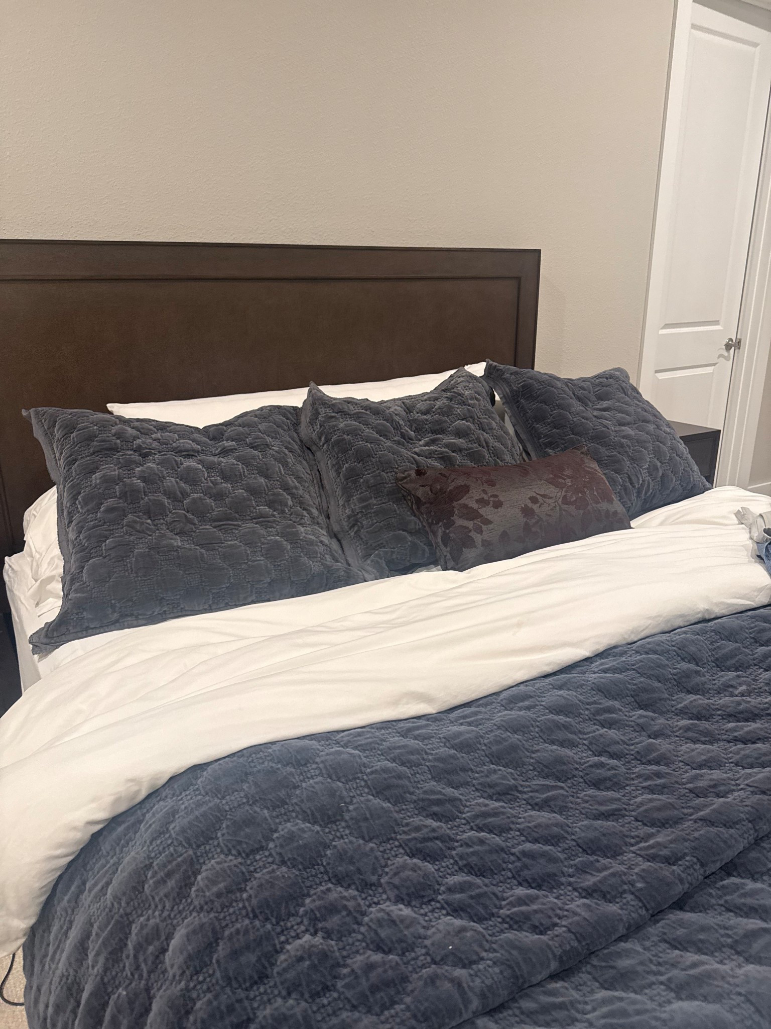 bedding 
Bedroom 
Blue bedding 
Purple pillow 
Gray pillow