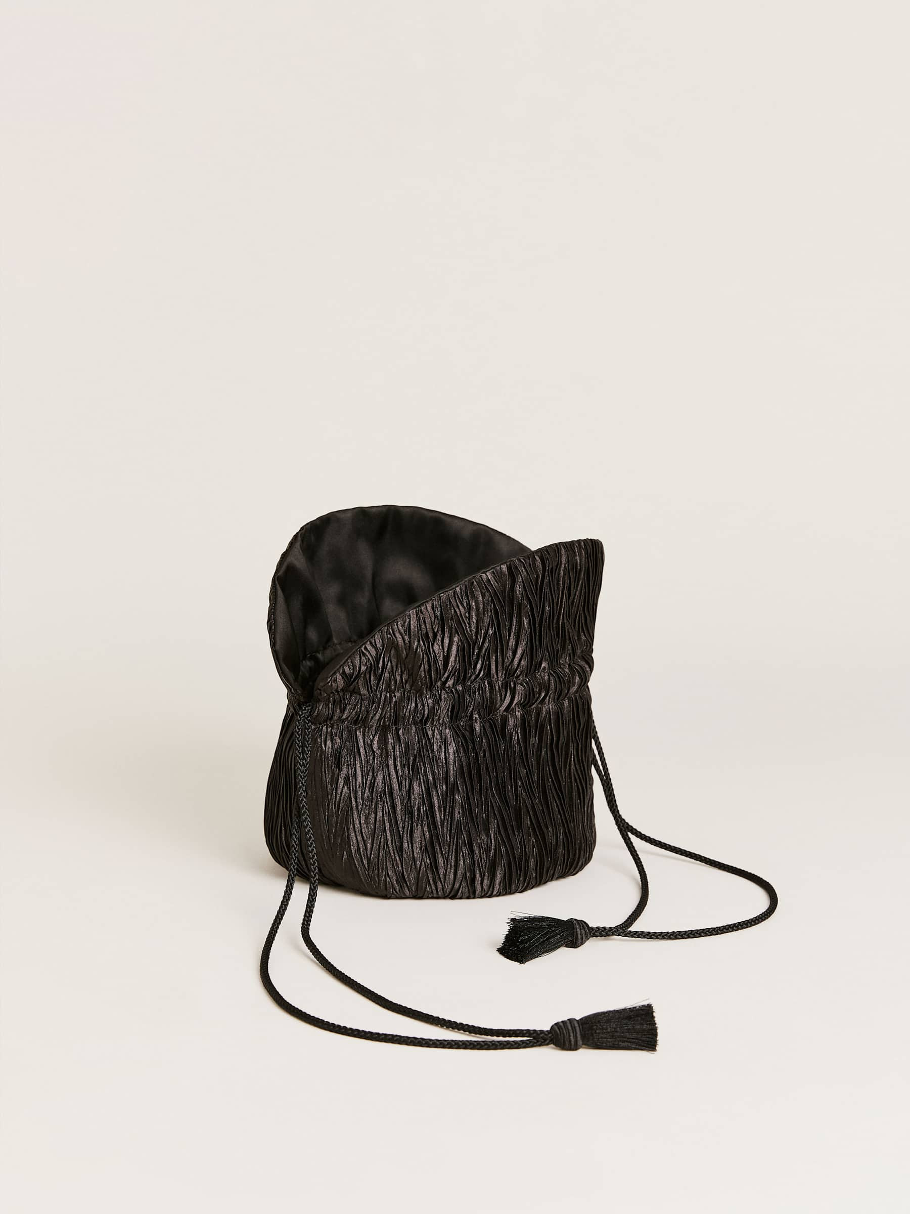 Aphrodite Pleated Pouch | Reformation (Global)