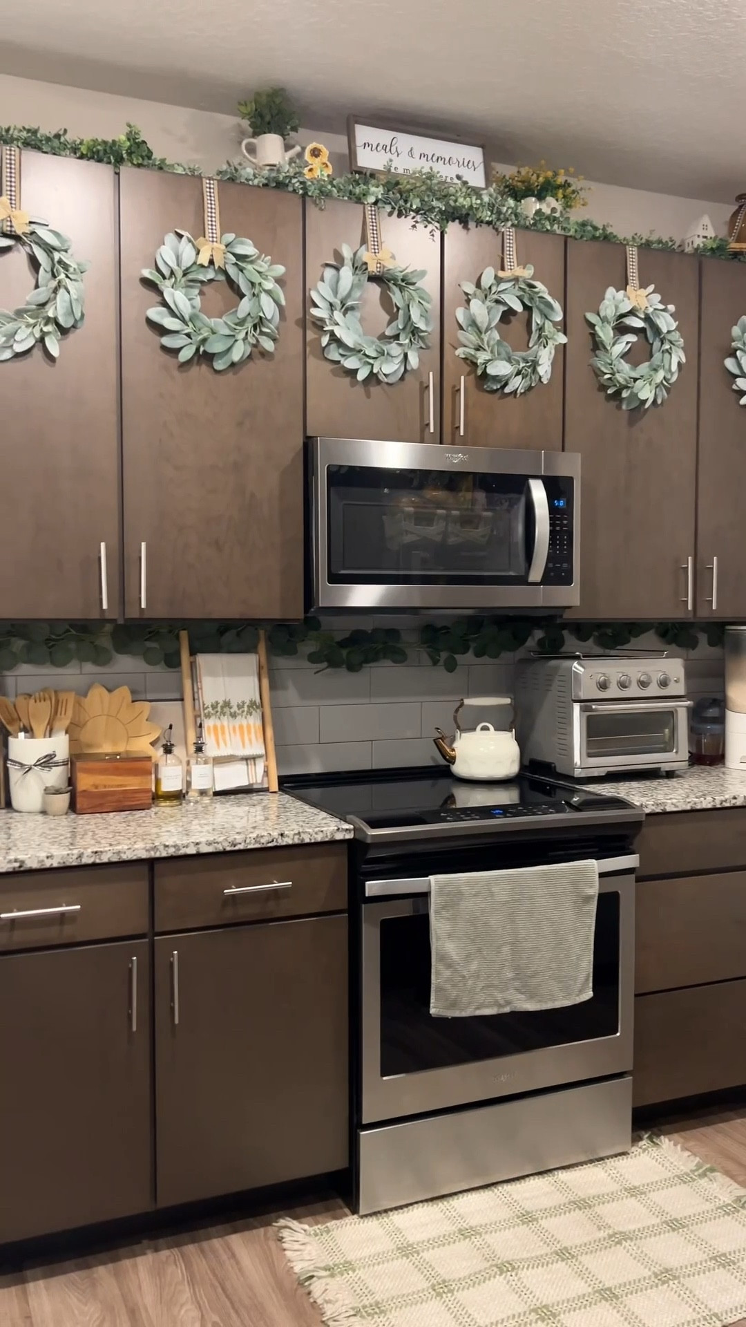 Freshening up my kitchen for Spring 2025!🍃
I added decor on top of the cabinets this year, and I think it gives a nice touch. 🍋🌼🥬

Find similar items on my LTK 🫶🏼
.
.
#apartmentkitchen #springkitchendecor #kitchendecor #spring2025 #ltkcreator #springkitcheninspiration 

#LTKSeasonal #LTKHome