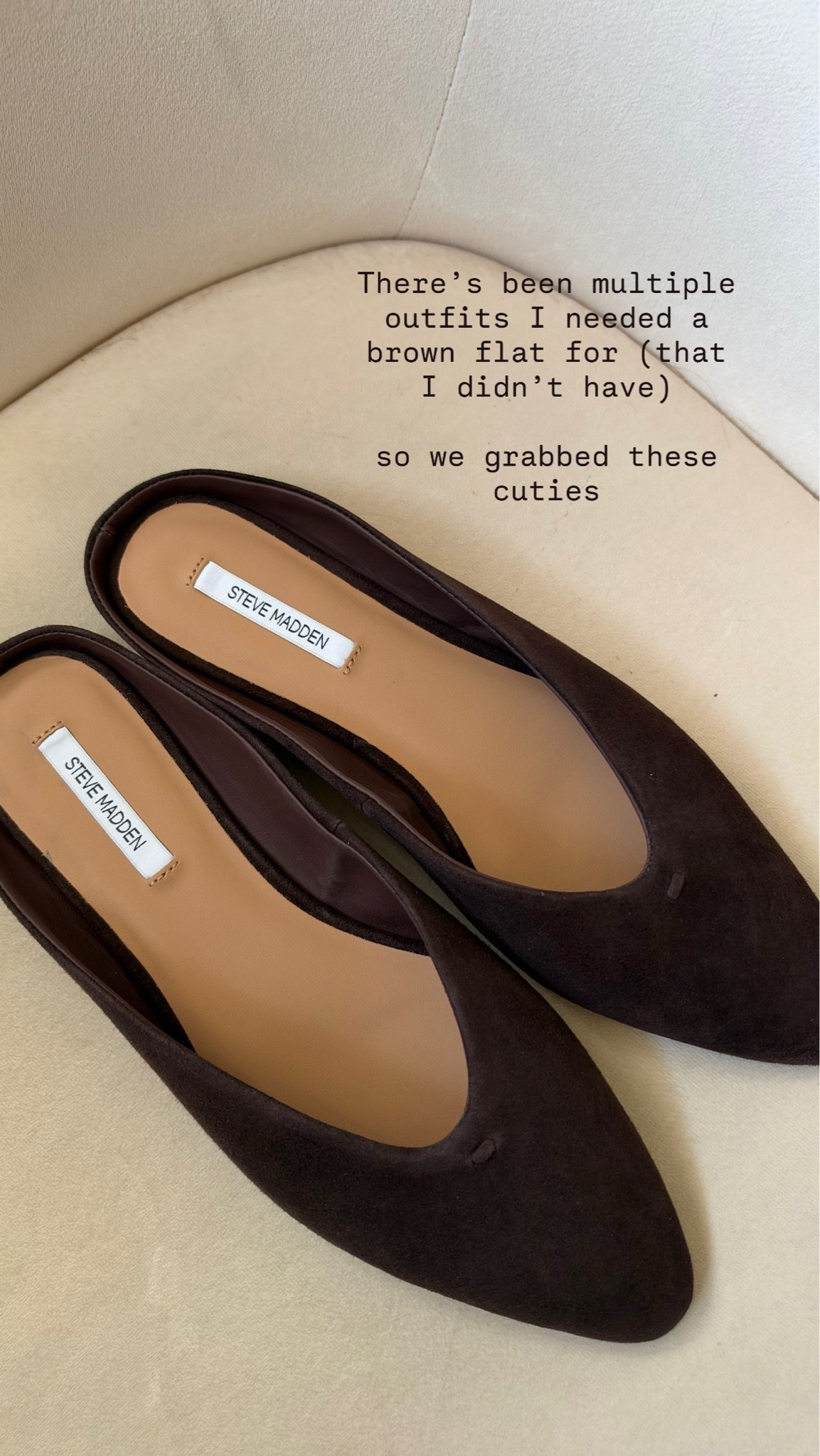These shoes offer a solid base when you need a flat for everyday use. The fit holds well, even with minor shifts in posture. Consider them for quick transitions between areas 👌🏻