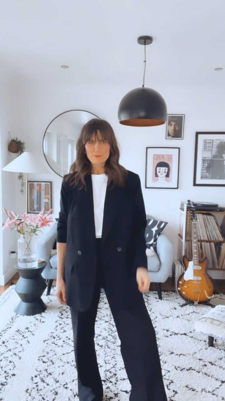 Did you know you can get dressed easily with the 2x2 rule. 2 casual items, 2 smart items. So here I have the smart black trousers and black blazer and the casual white tee and black Converse. It somehow creates the perfect smart casual look.

I sized down in this blazer as it’s already oversized and I took a size up in my tee. 

#LTKeurope #LTKSeasonal #LTKstyletip