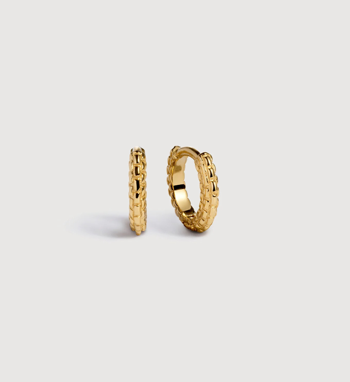 Heirloom Mini Huggie Earrings | Monica Vinader (Global)