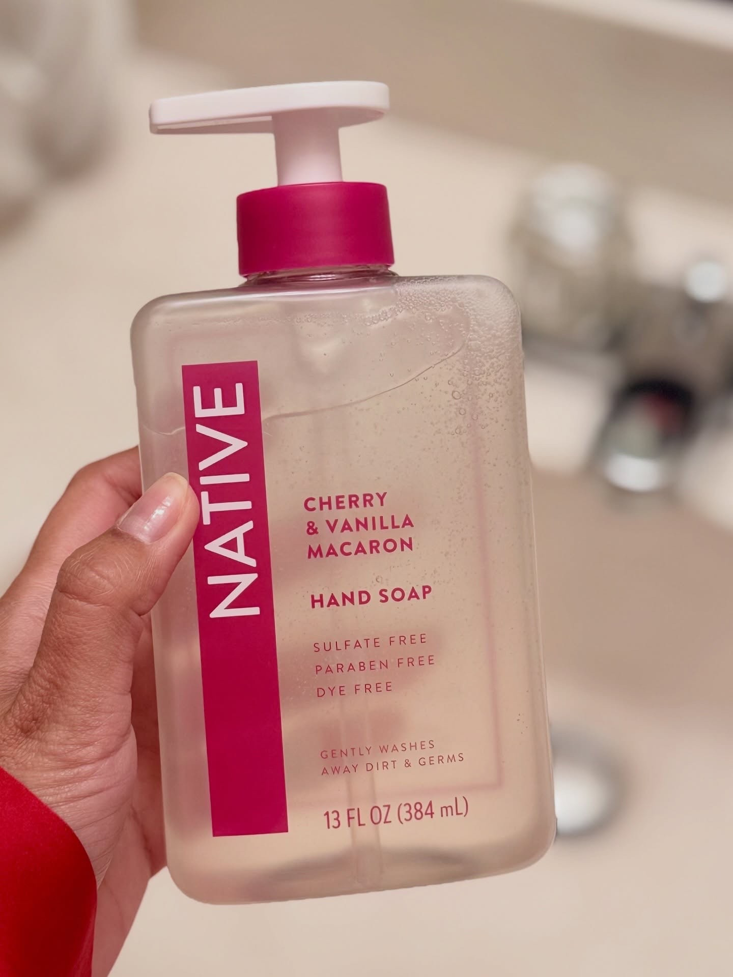 Soft scent, clean formula, cute on the counter. I’m sold 🍒
@influenster #complimentary @native #GiftedbyNative #CherryVanillaMacaronHandSoap