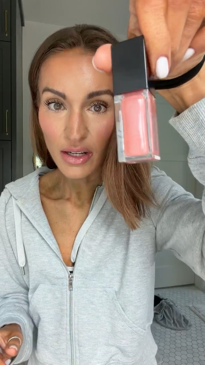 obsessed with this shimmery gloss!✨ @elfcosmetics #ad, #Paidlink, #elfcosmetics
#elfingamazing #eyeslipsface #crueltyfree #vegan #elfpartne

#LTKBeauty