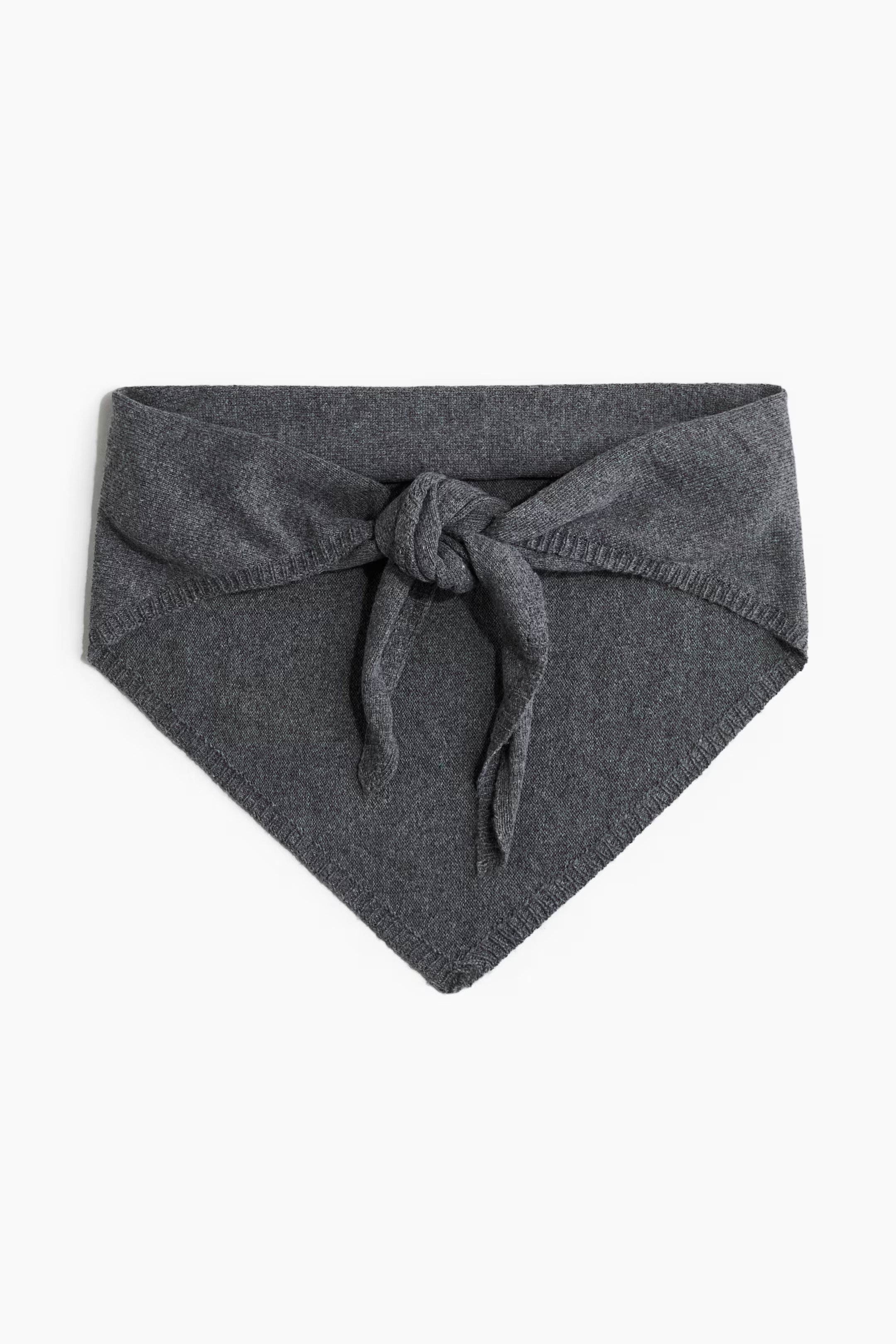 Fine-knit triangular scarf | H&M (UK, MY, IN, SG, PH, TW, HK)