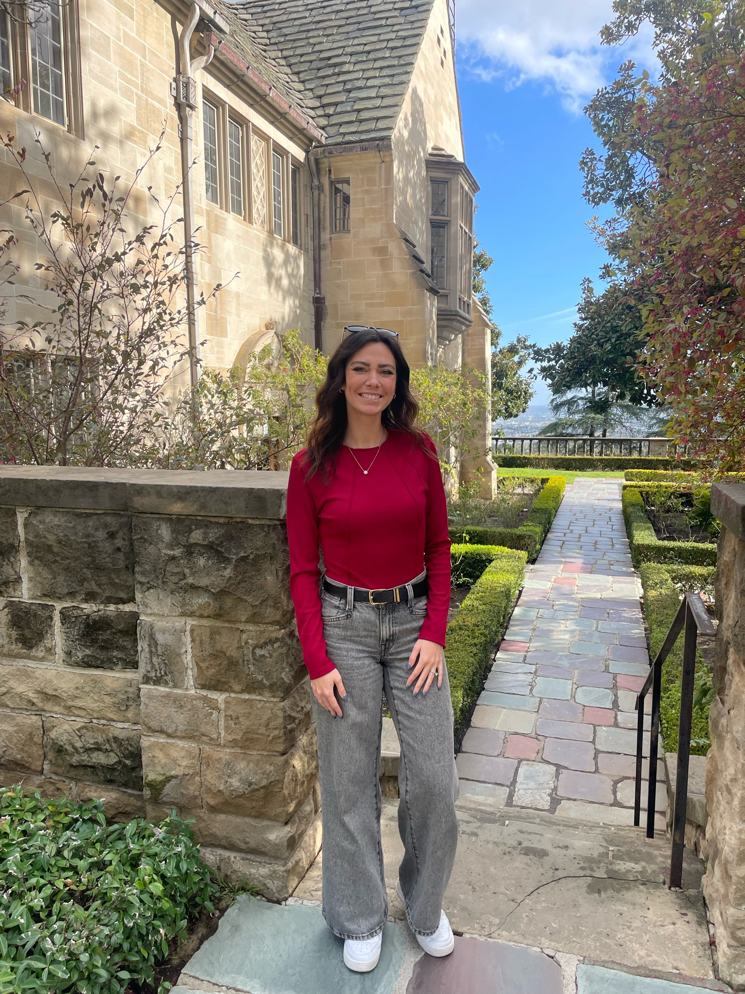 Simple Valentine’s Day outfit 🥰 I love this top I got from Amazon, I have it in many colors! 