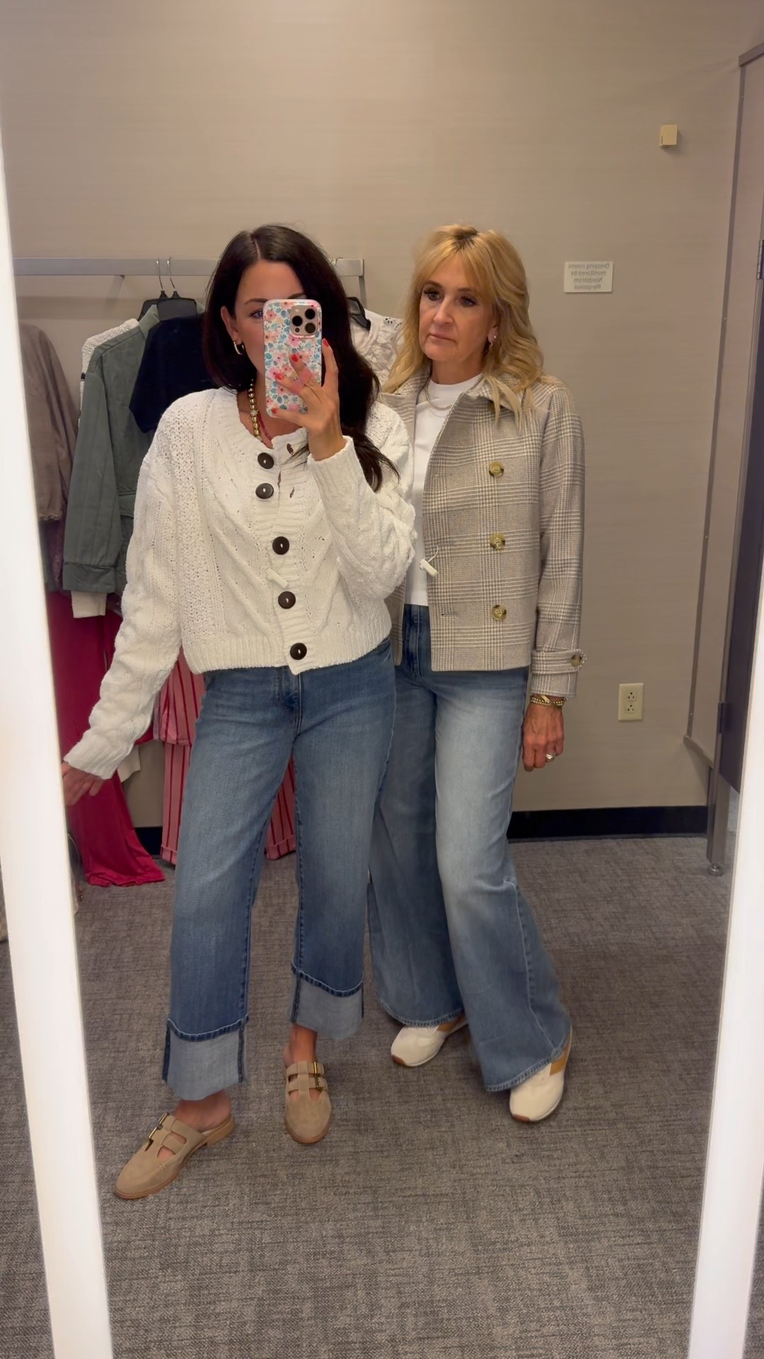 Here’s a better look at the Madewell T-shirt that we were both absolutely loving From the #nsale 💛Mimi ended up taking home these very comfortable jeans! And the sneakers👏🏻