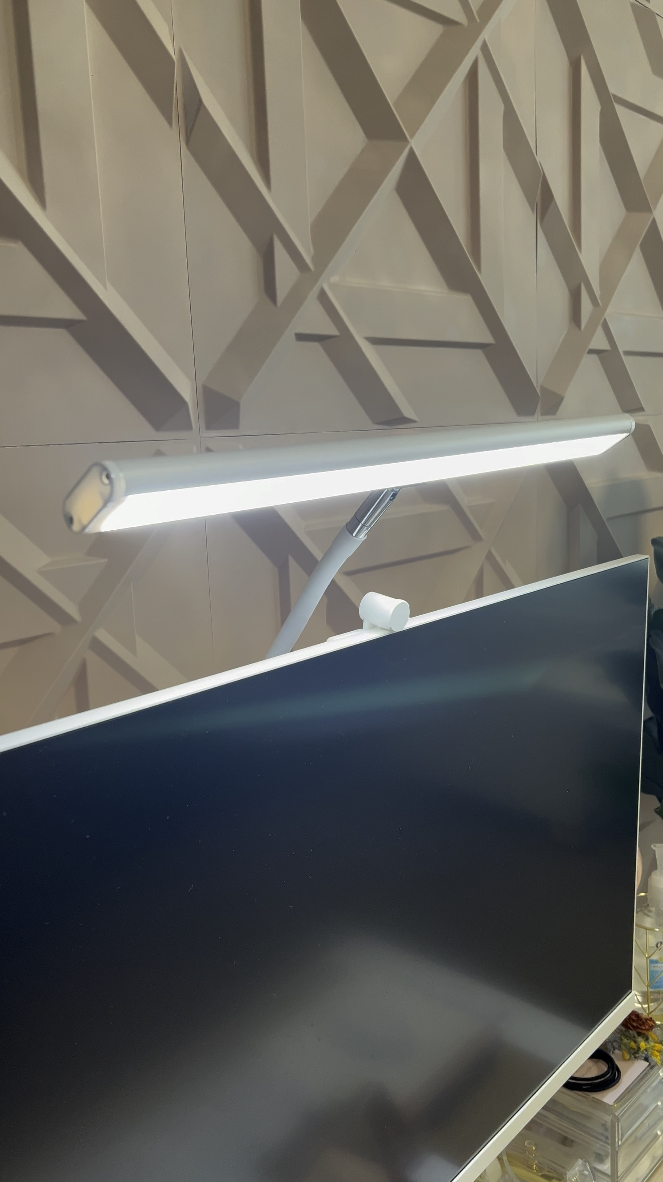 The perfect desk lamp ✨ 
#amazonfind #wfhsetup #amazonhome

#LTKVideo #LTKHome