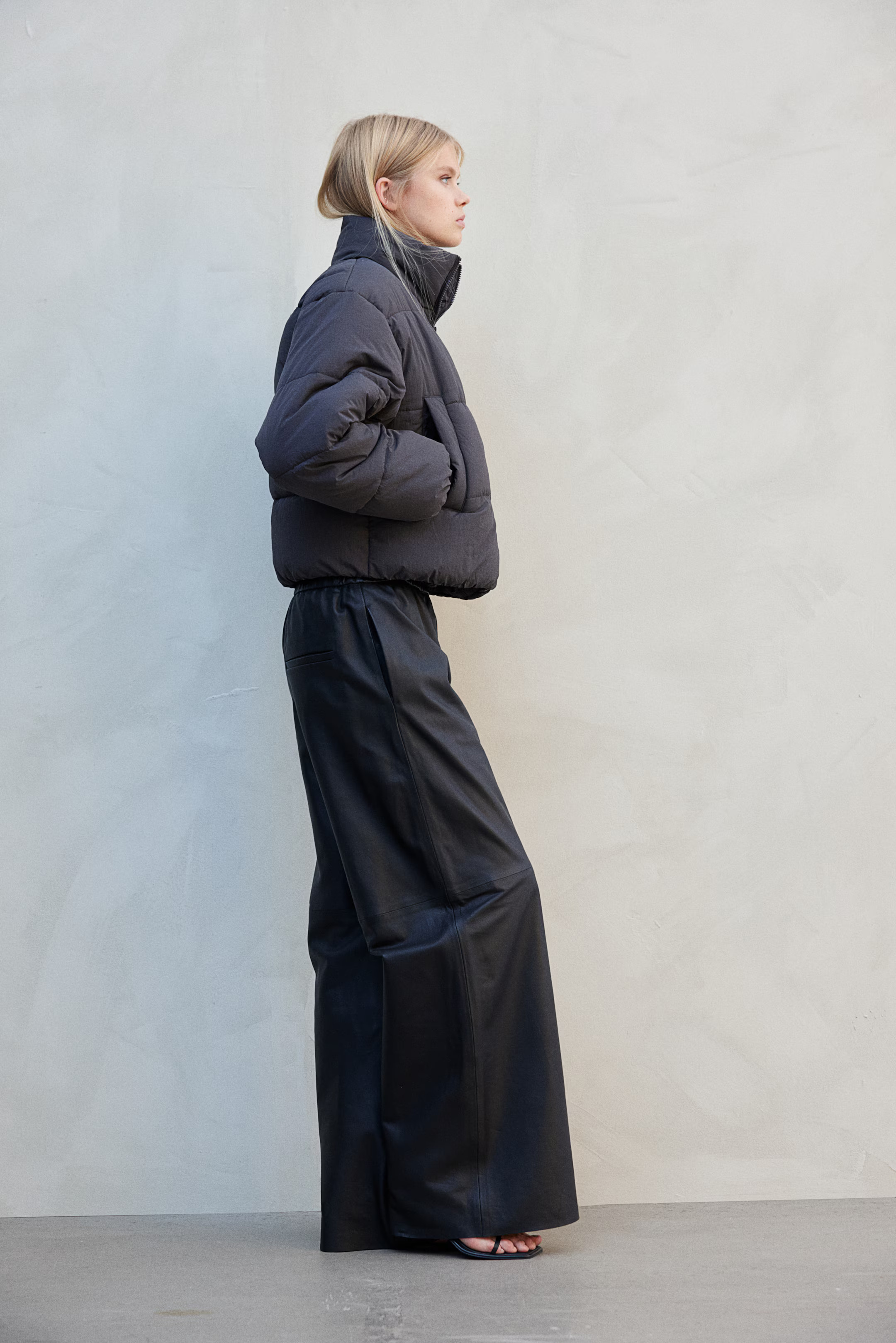 Kurze Pufferjacke - Dunkelgrau - Ladies | H&M AT | H&M (DE, AT, CH, NL, FI)