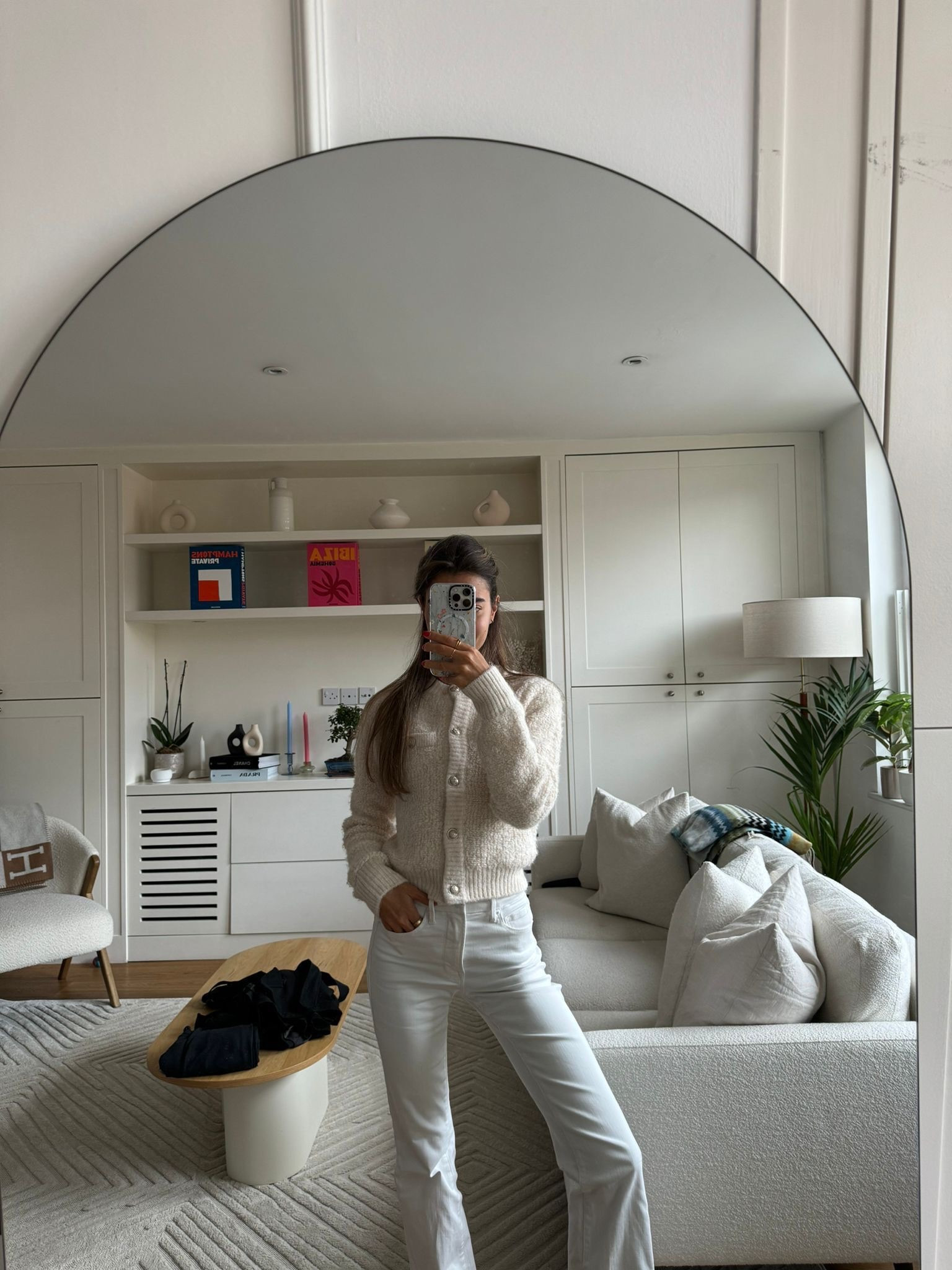 Cream cardigan, white jeans, autumn outfits ideas, mango, H&M, good American 

#LTKeurope #LTKSeasonal #LTKstyletip