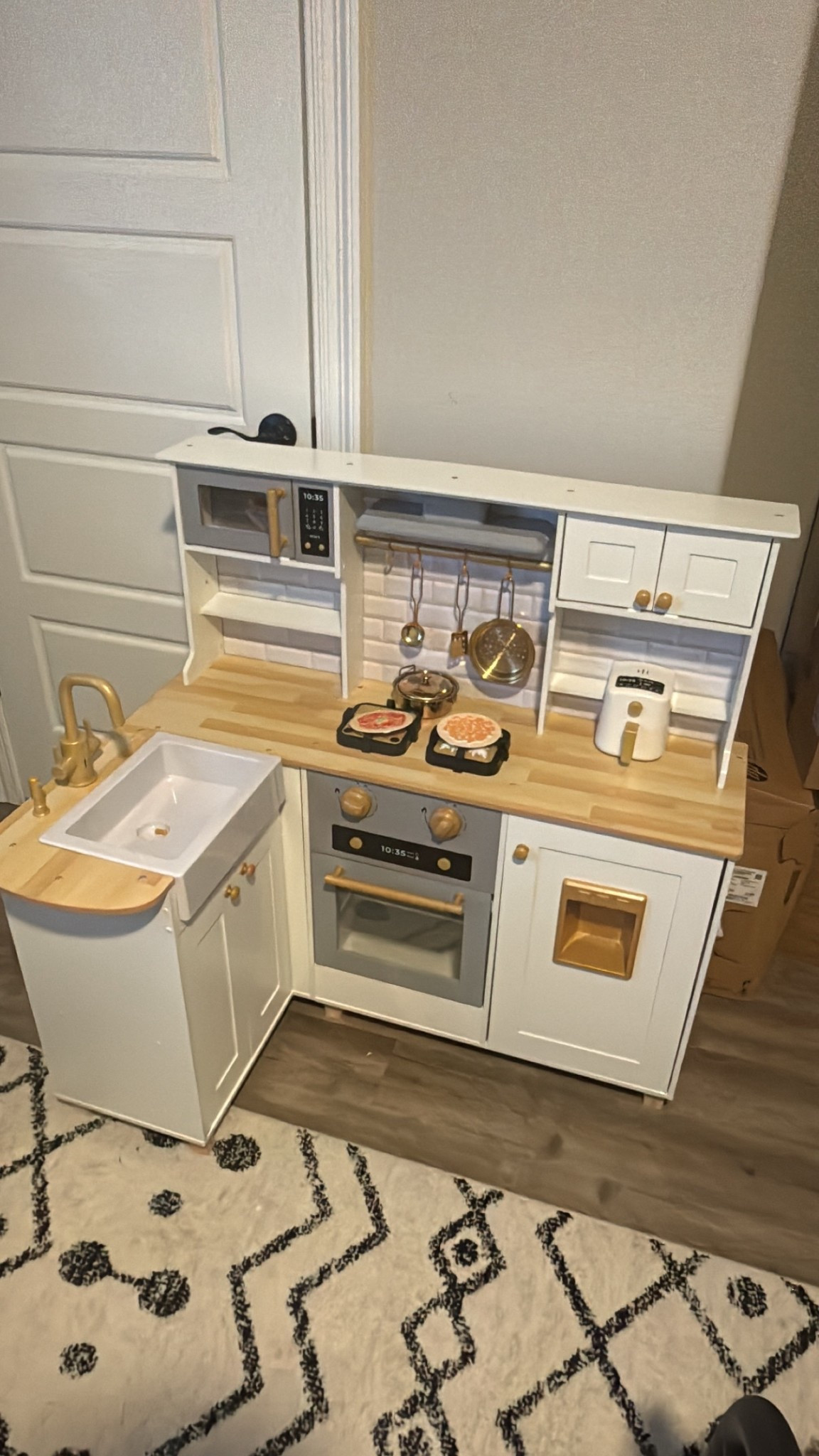 Literally the most realist kitchen I’ve ever seen!!! Honestly wasn’t too bad to put together either. I can’t wait to see Jack’s face😍😍🎅🎁 

#LTKmomlife #LTKKids #LTKGiftGuide