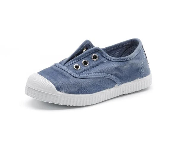 CIENTA NAVY CANVAS LACELESS SNEAKER | Persnickety