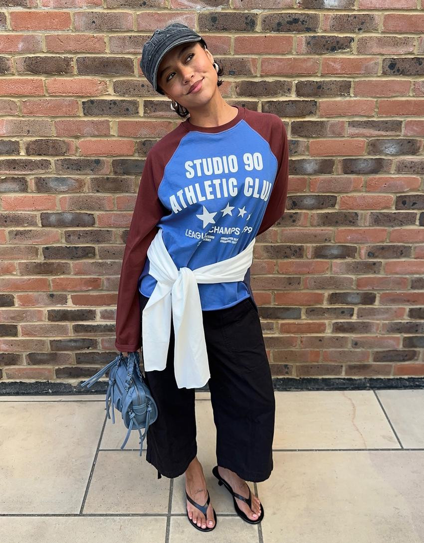 Long-sleeve contrast print raglan T-shirt | Bershka UK