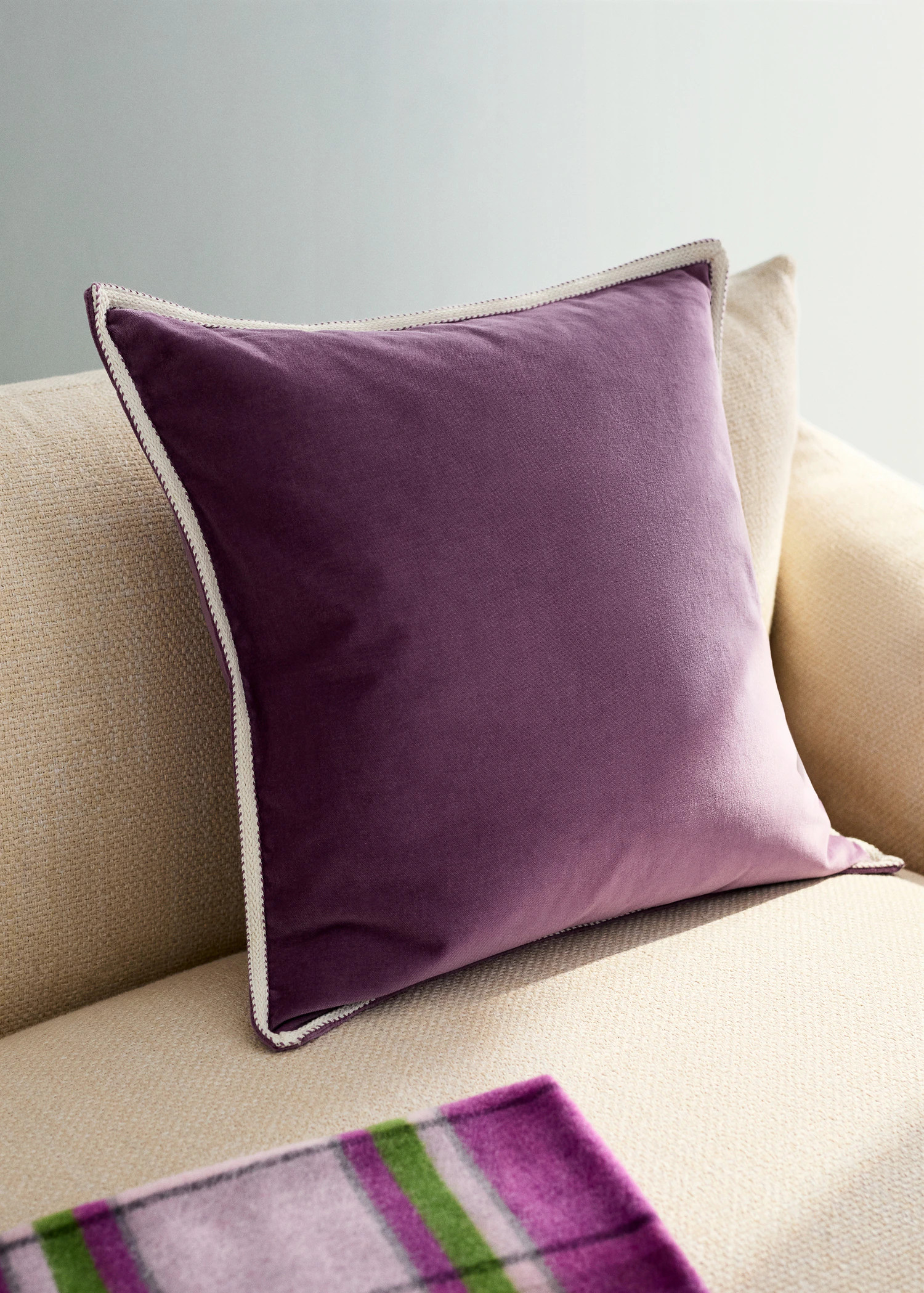 Velvet cushion cover with ribbon detail 50x50 cm | Mango (US/MX/AU)