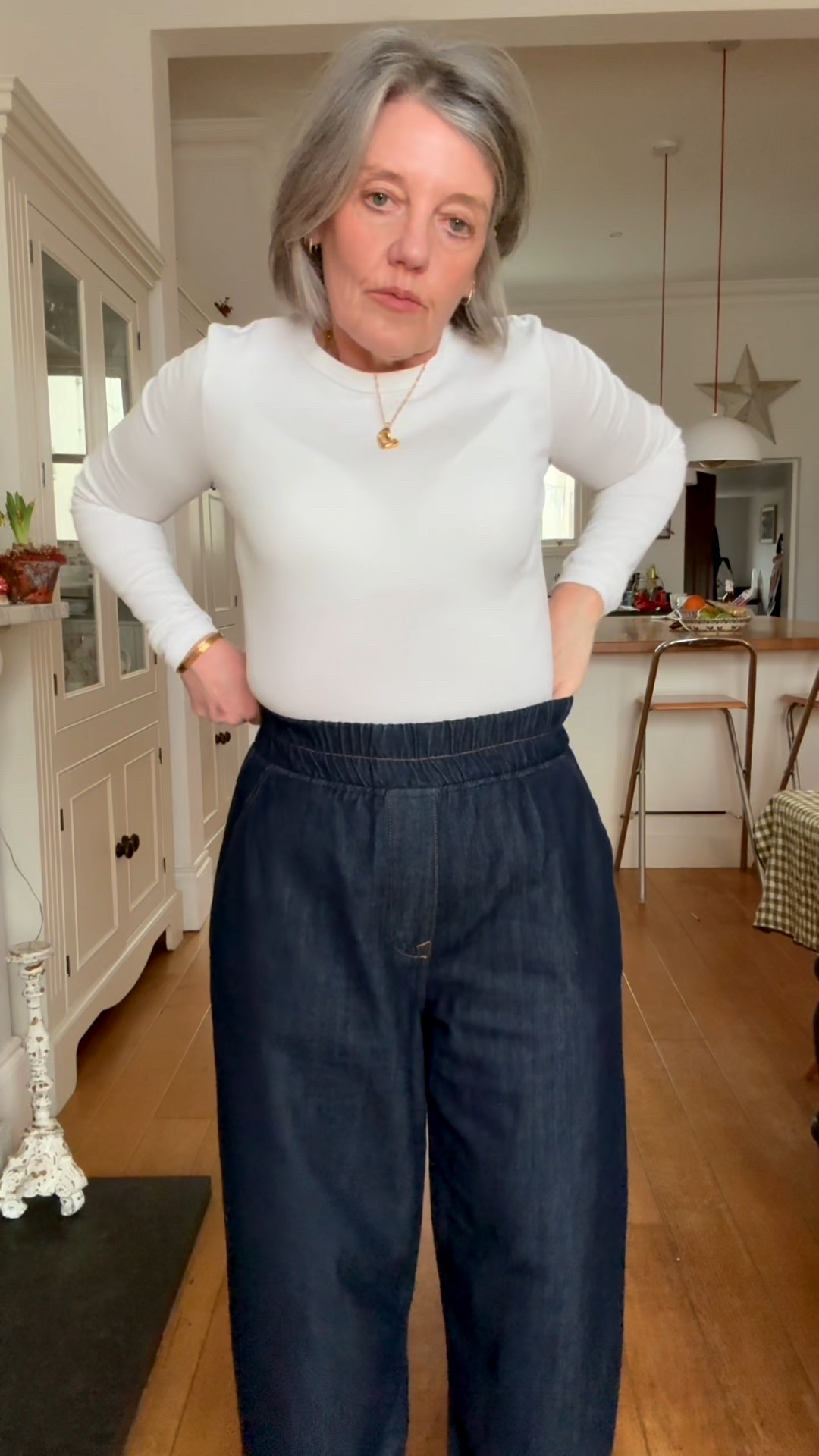 #ootd 👖🧥
The best comfy jeans 👖Elastic waist, slightly barrel shape and easy to wear with boots/loafers I wear a size 12 
Sezane cardigan size Medium 
Trench coat is old similar linked 

Trench coat/ transitional outfit/barrel jeans 



#LTKmidsize #LTKjeans #LTKover50style