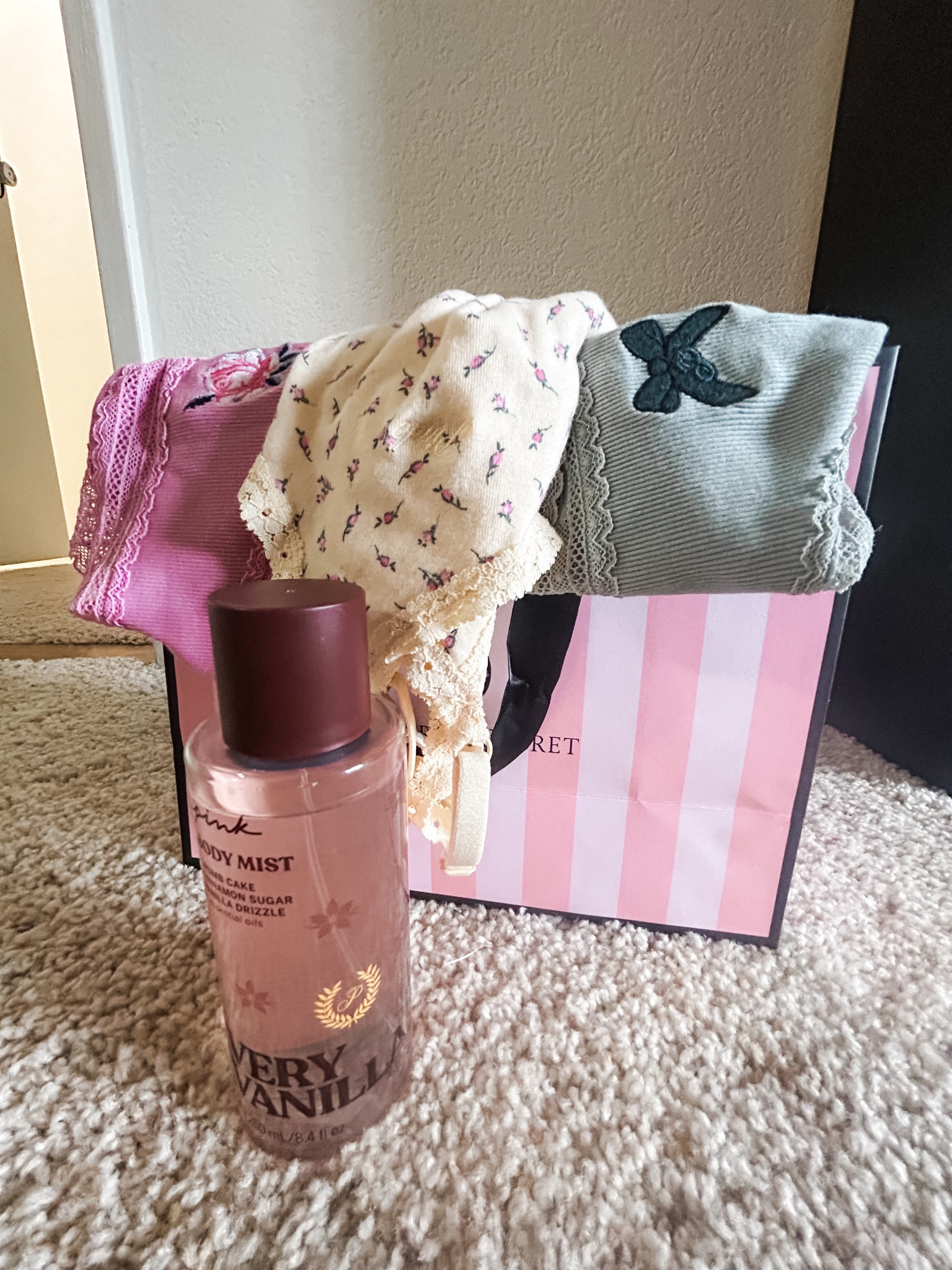 Victoria’s Secret haul 🛍️ 

Panties
Fragrance
Floral cami 
Coquette style
Balletcore
Fall beauty 
Sale alert 

#LTKSeasonal #LTKSaleAlert #LTKBeauty
