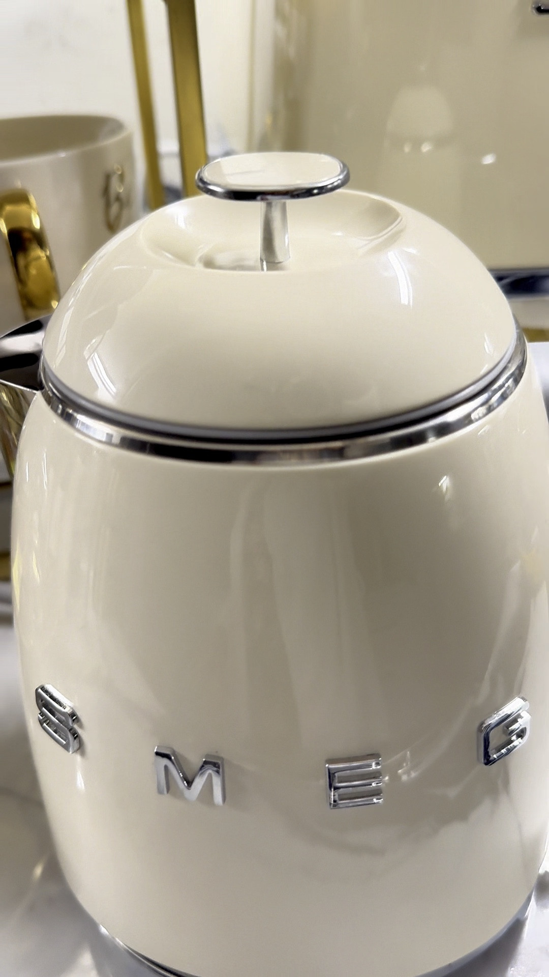 Smeg kettle that is more than just appliance. Very sleek and stylish 

#LTKHome #LTKActive #LTKWatchNow