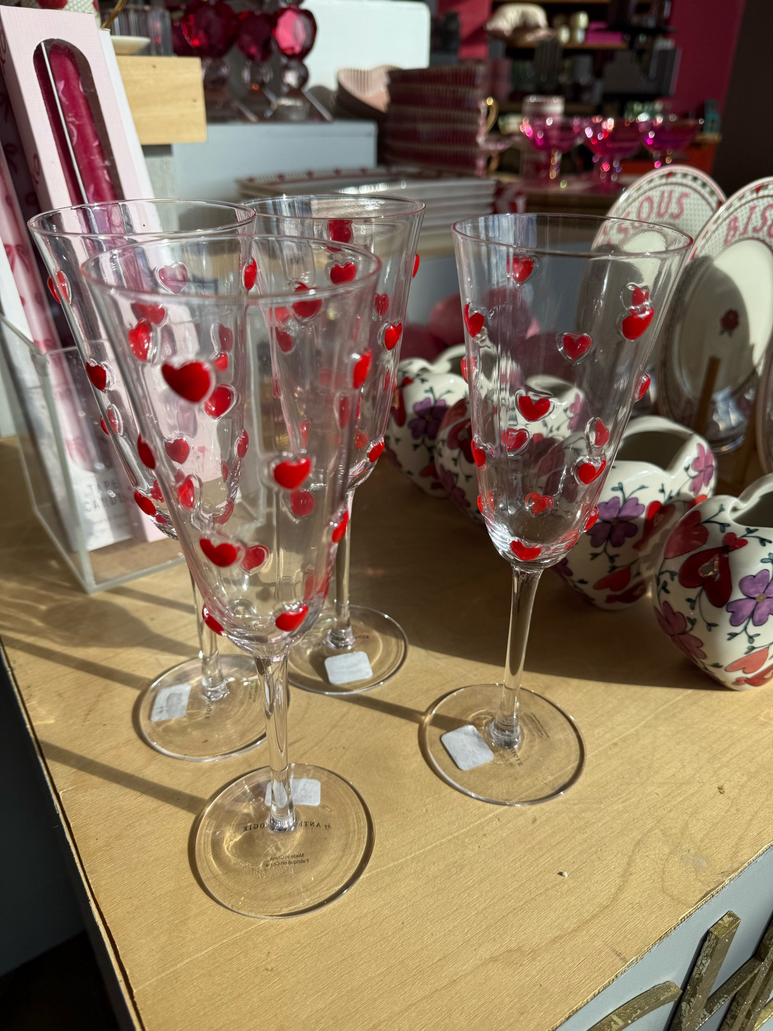 
I love these Valentine’s Day flutes  ❤️❤️


#home #valentinesdecor #valentinestablescape 

#LTKHome