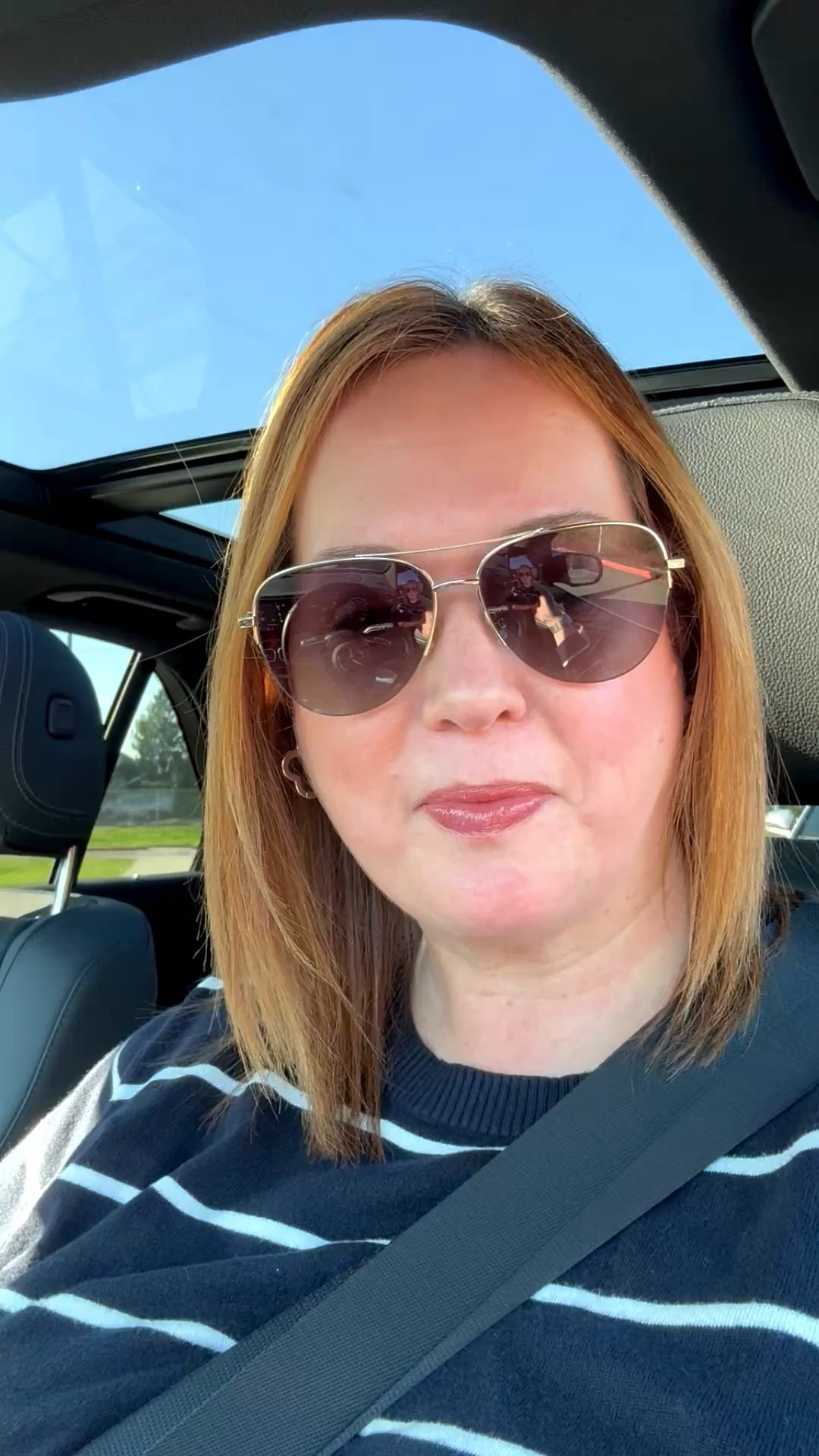 Sunny Seattle & Car Line Chic ☀️🚗
The Seattle sun is finally out, so you know I had to break out the Kate Spade aviators!
Currently passing the time in the car line soaking up these rays. These frames are my absolute favorite—classic, lightweight, and they add just the right amount of polish to a "waiting in the car" kind of day.
The Details:
• Brand: Kate Spade
• Style: Timeless Aviator
• Vibe: Effortless & Sunny
Shop my sunnies at the link in my bio! 🛍️
#KateSpade #SeattleSun #CarLineStyle #LTKStyle @Kate Spade 

#LTKmomlife #LTKdayinmylife #LTKootd