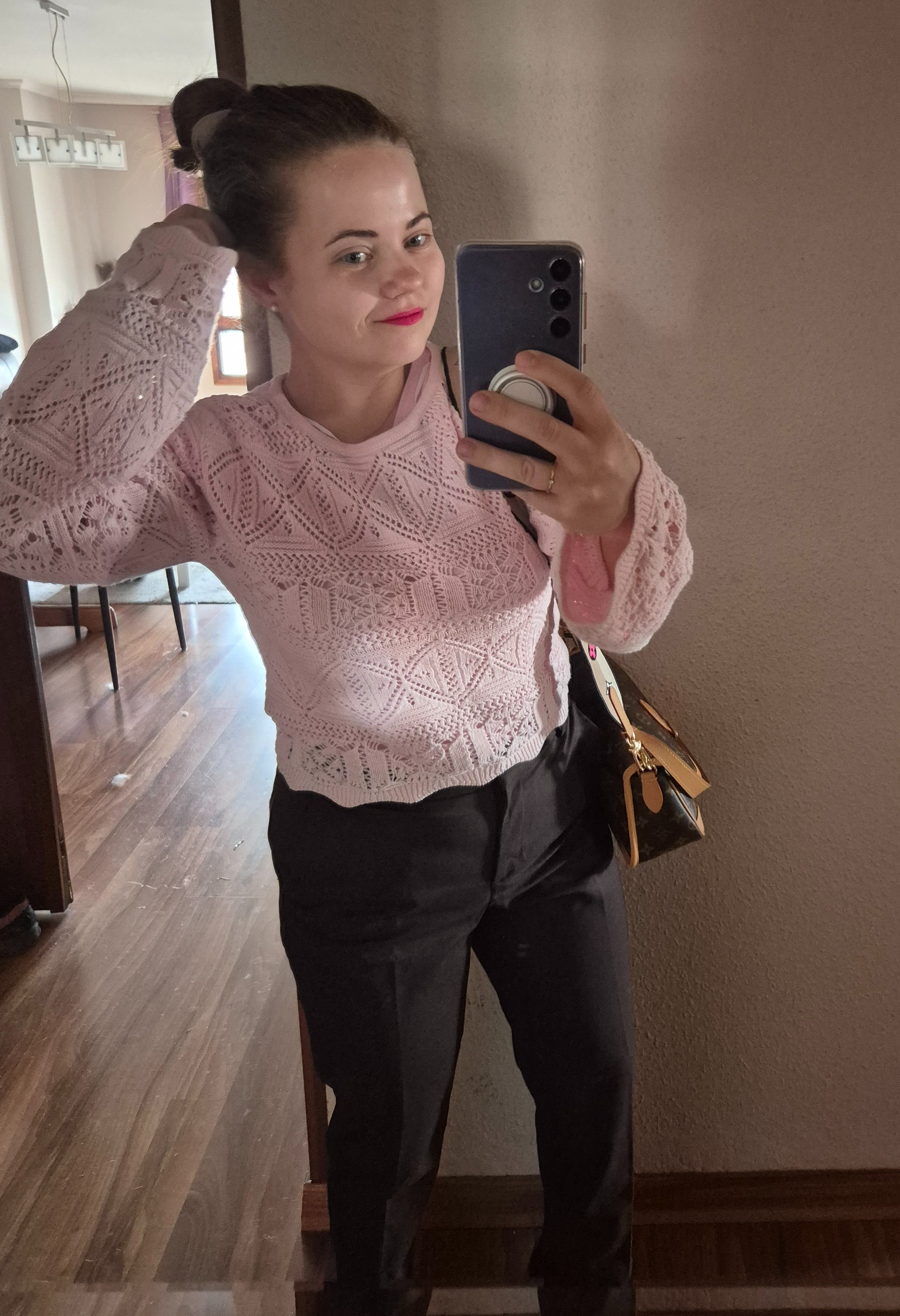 Pantalones pitillo petite.Crochet pink top.

#LTKPetite #LTKootd