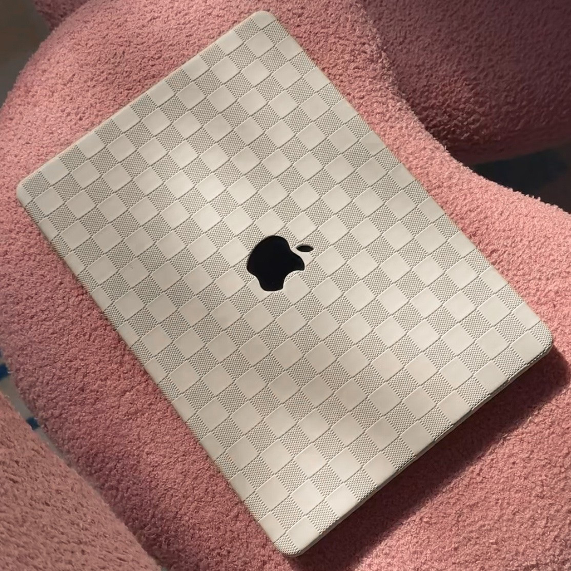 my fave checkered MacBook Pro M5 13” case 🤍