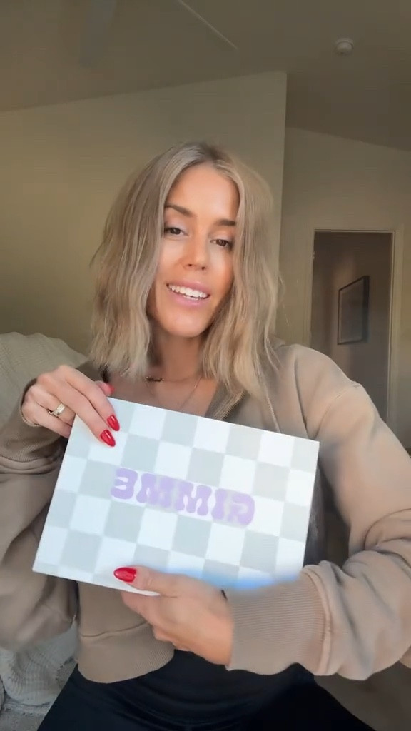  Use code “GIMMESZN25” for 25% off :)


#LTKGiftGuide #LTKHoliday #LTKbeauty