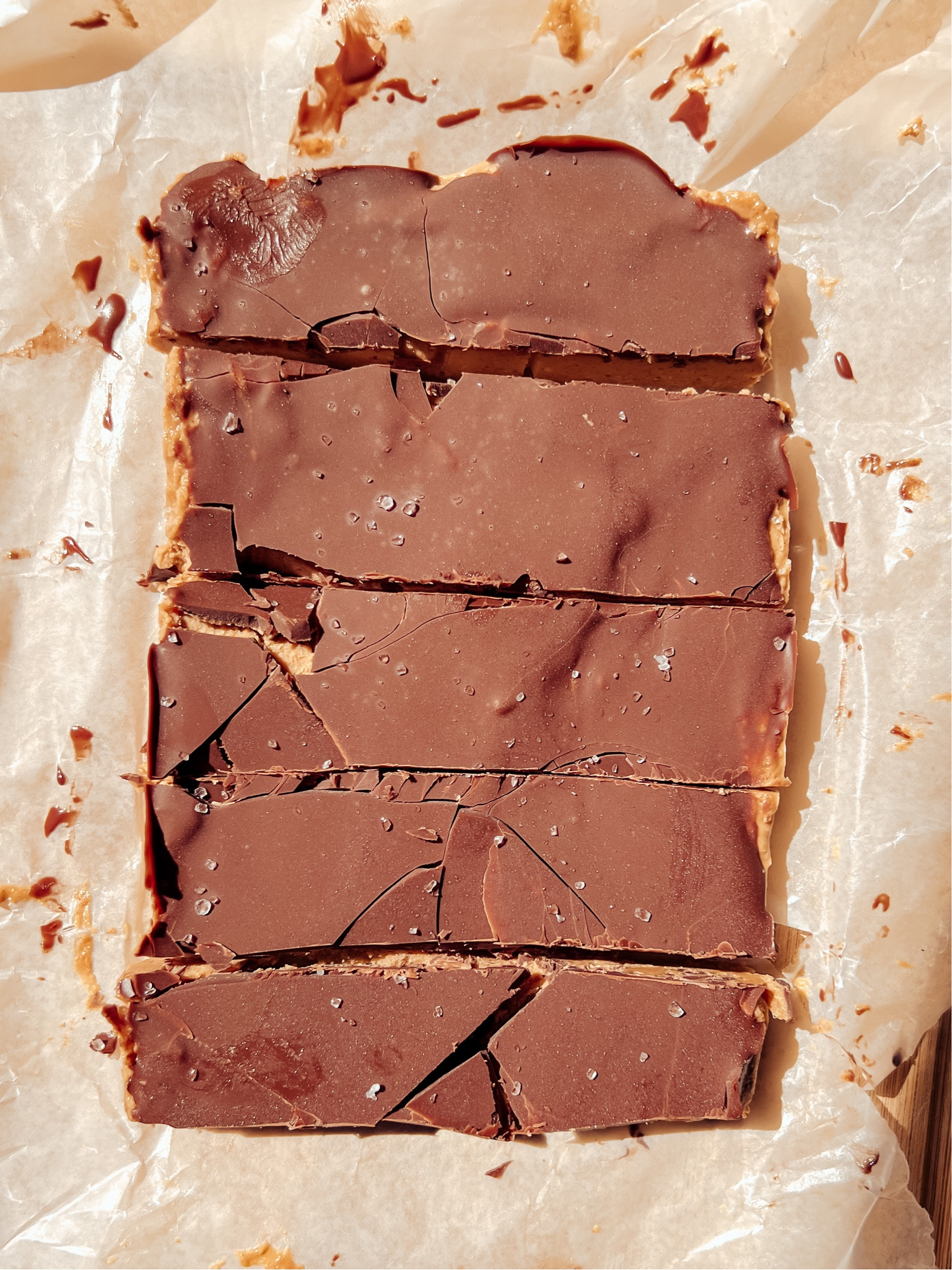 High Protein Chocolate Peanut Butter Bars!!! Recipe over on my IG @northsouthblonde #recipe #food #keto #lowcarb #highprotein #healthy #wellness #healthyliving #dessert #snack
 
