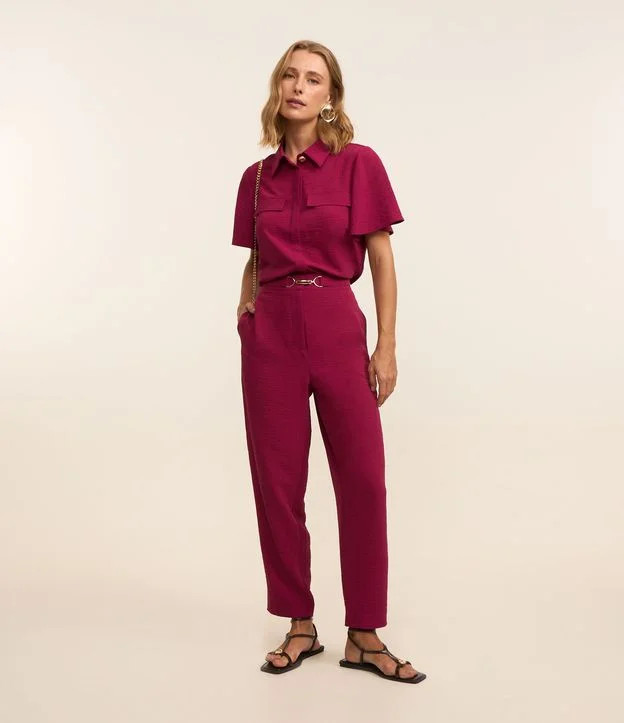 Calça Cenoura Cintura Alta com Cinto e Efeito Airflow Bordô - Lojas Renner | Renner (BR)