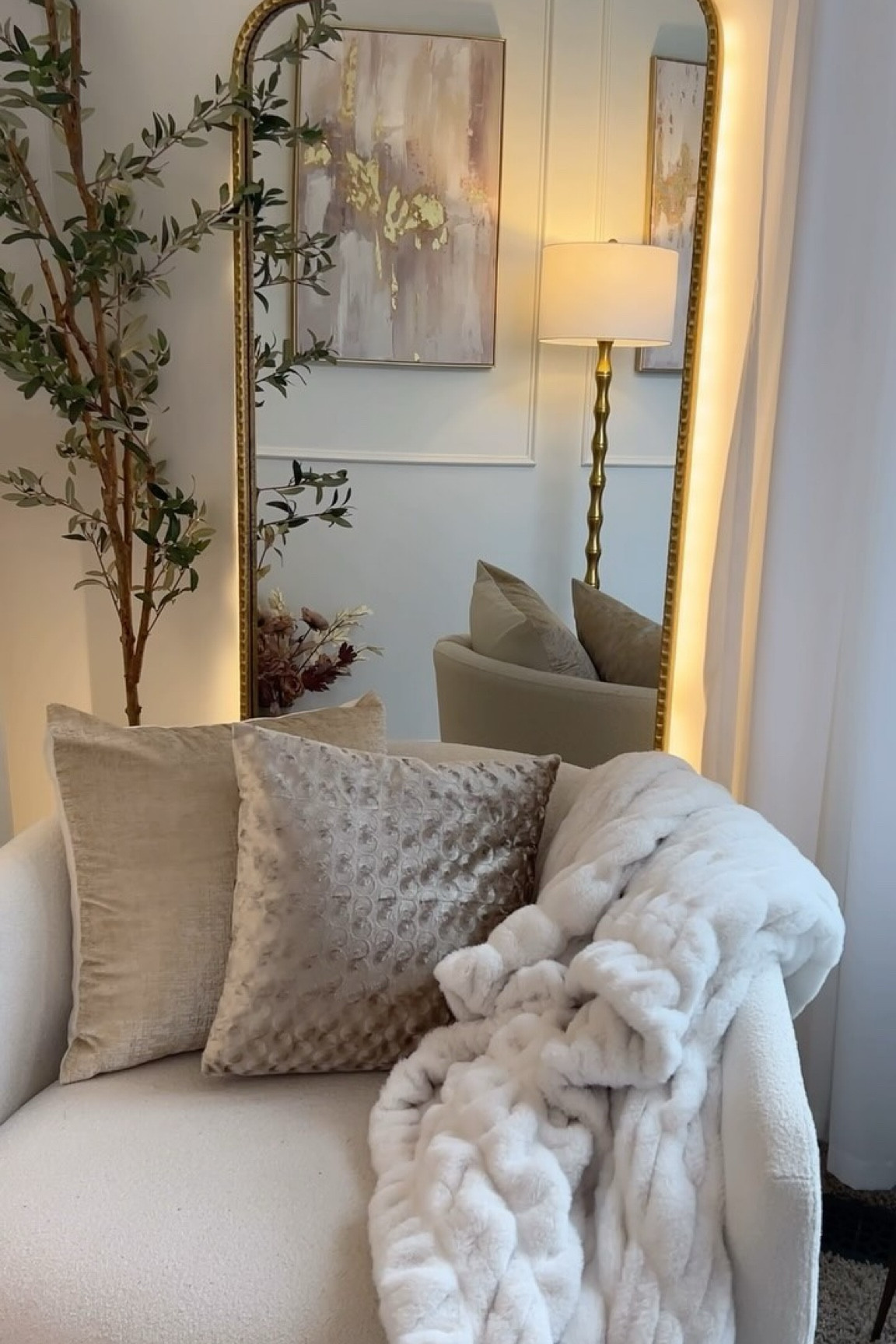 Walmart viral chair 😍

Im loving this cozy corner… just in time for the colder months coming 🧡

#viralvideos #homedecor #homeinspiration #cozyhome #cozyvibes #cozyliving #livingroomdecor #livingroomideas #livingroominspiration #drewbarrymore

#LTKHome