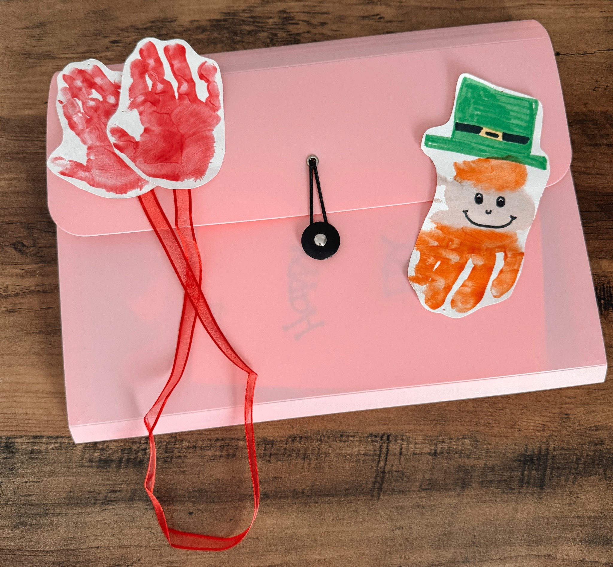 Best Way for Moms to Organize Kids’ Artwork and Keep Seasonal Creations Year After Year

As a sentimental mom, I love holding onto every piece of art my kids create—but let’s be honest, it can get messy fast! This system has been a total game-changer for keeping their seasonal artwork organized and easy to display year after year. From holiday crafts to school projects, I no longer stress about clutter or losing those special memories. If you’re a mom looking for a simple, clutter-free way to cherish your child’s masterpieces, this is it! ✨

mom life, motherhood, mom organization, art organization, sentimental mom, parenting hacks, kids art organization, organized mom, home organization, clutter-free home

#LTKhome

#LTKmomlife #LTKKids #LTKBaby
