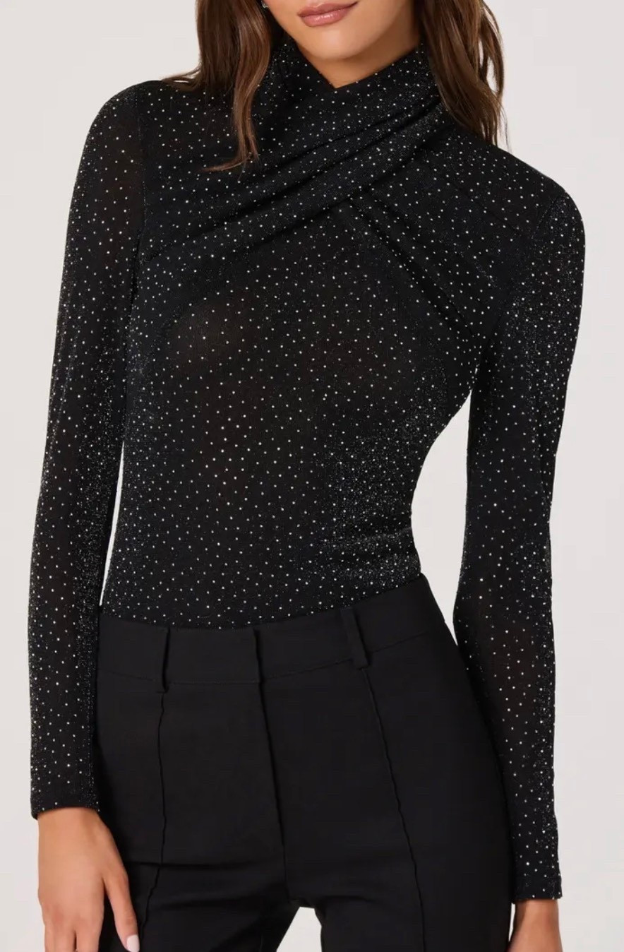 Love this as a top for work or date night top 
