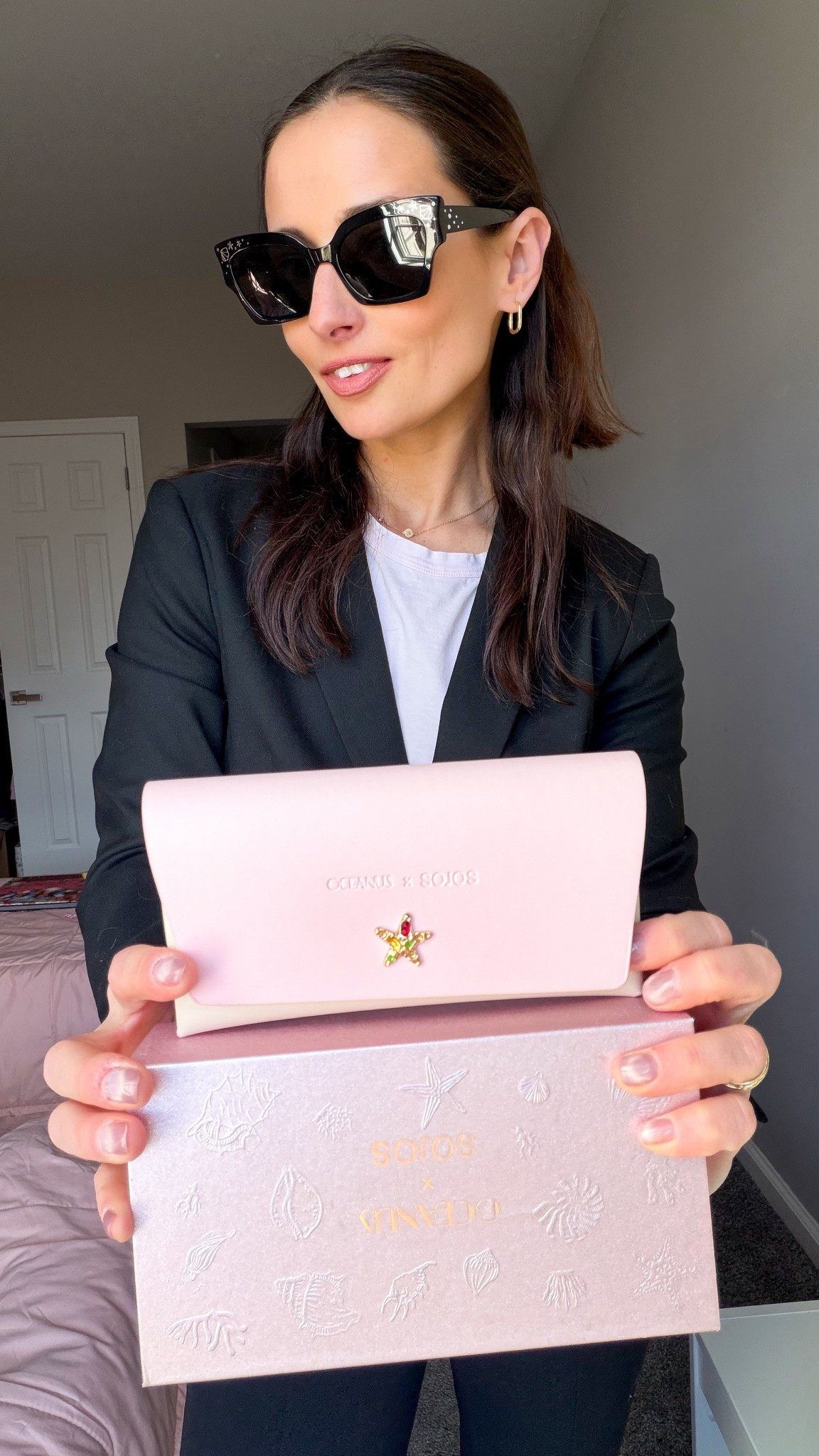 Elevated basics + the sunglasses that pull it all together 🖤
Wearing these on repeat lately—such a chic, everyday staple

#LTKU #LTKootd #LTKSeasonal