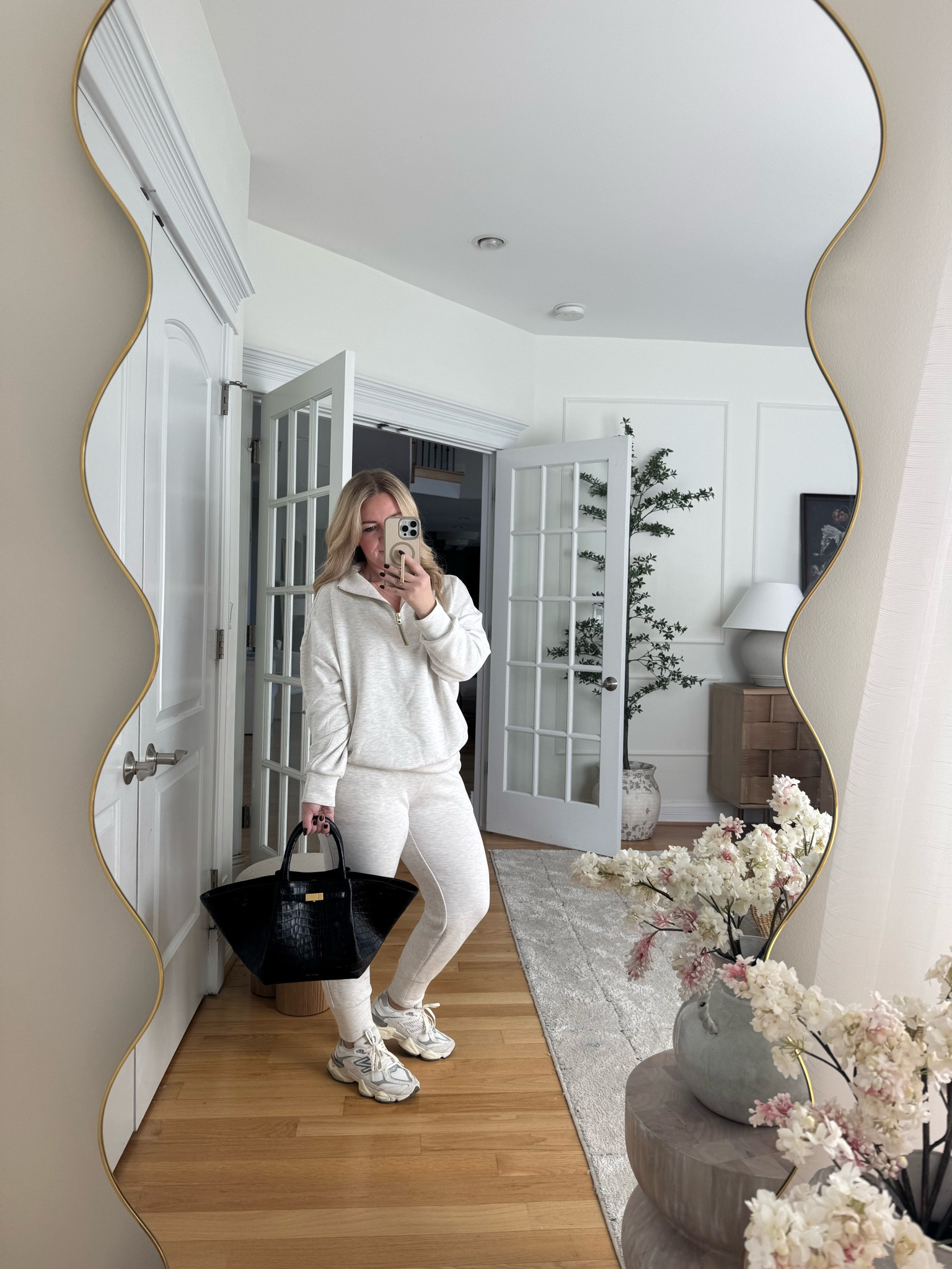 Today’s outfit! Super comfortable, soft and perfect for every day or travel! Also, my sneakers are the comfiest. 

#loungeset #varley #invarley #traveloutfit #bag #sneakers #outfitidea #springoutfit #newbalance #springoutgiy 

#LTKTravel #LTKShoeCrush #LTKItBag