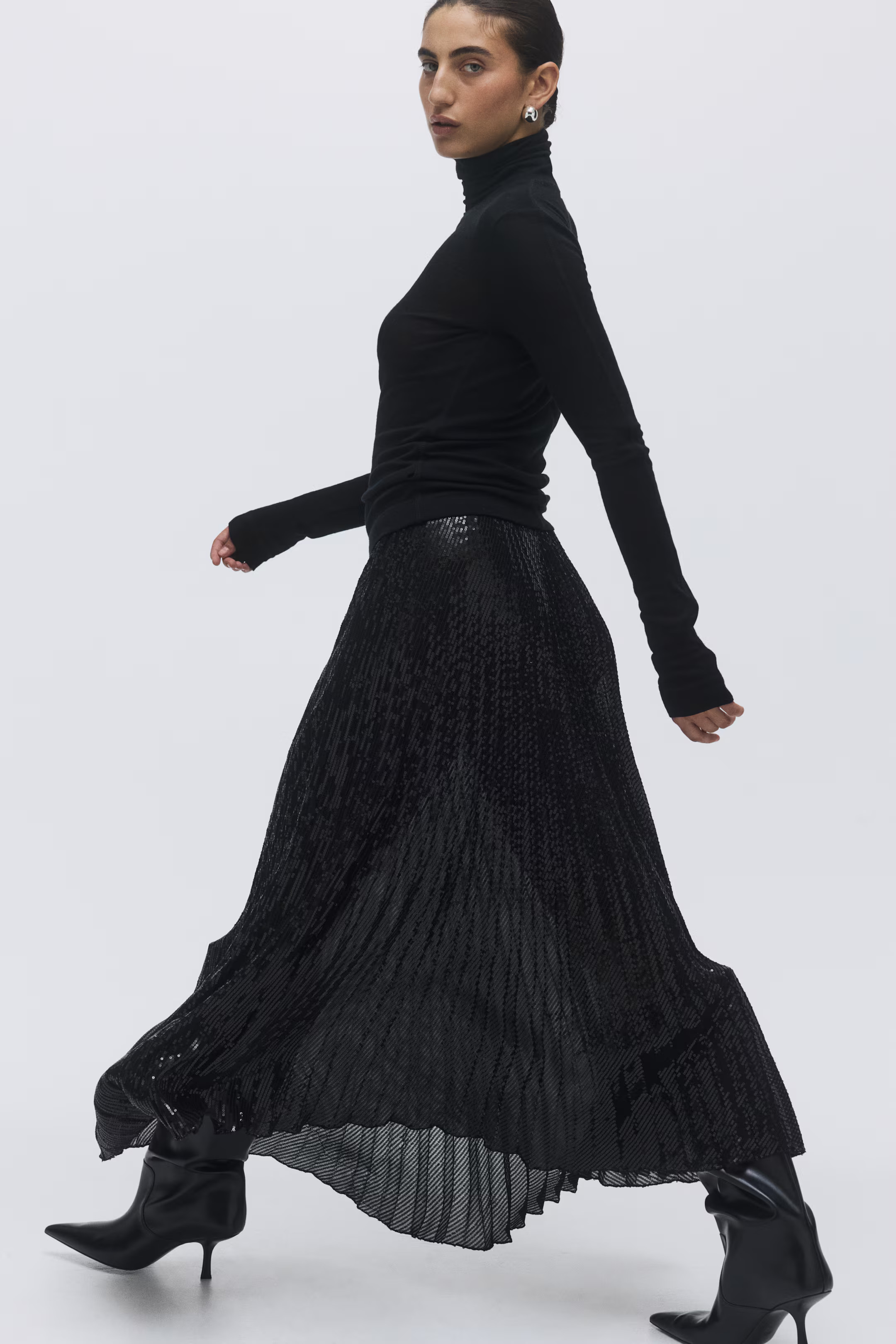 Sequined plissé skirt | H&M (UK, MY, IN, SG, PH, TW, HK)