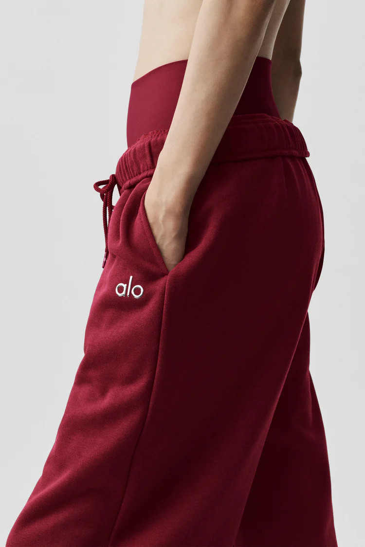Accolade Straight Leg Sweatpant | Alo Yoga