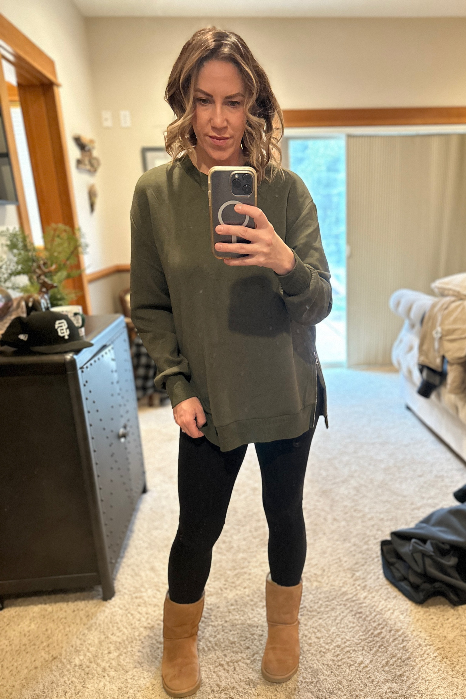 My favorite Varley sweatshirt!! Im wearing the color Moss in a size large. 