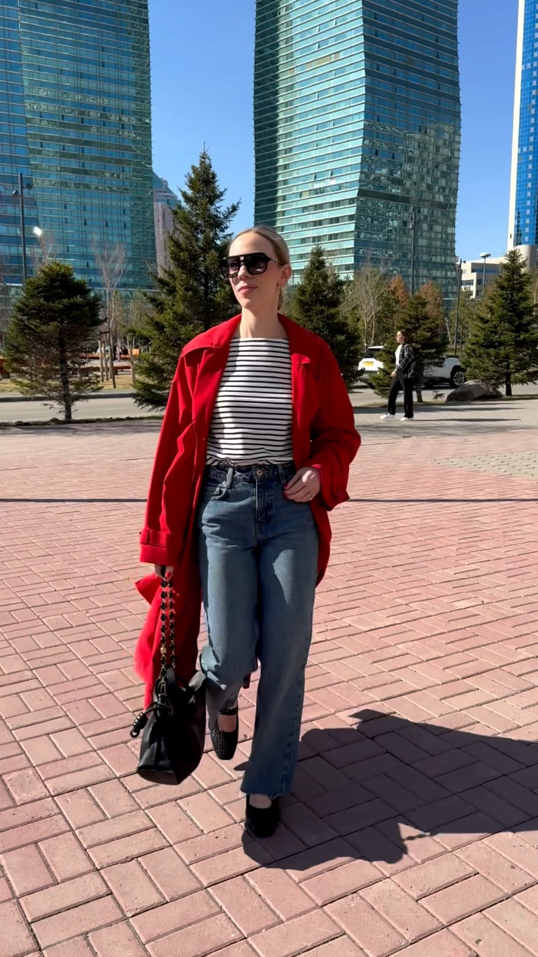 Spring outfit, trench coat, red coat, @Zara straight leg jeans, leather Mary Jane ballet flats 

#LTKSaleAlert #LTKOver40 #LTKSeasonal