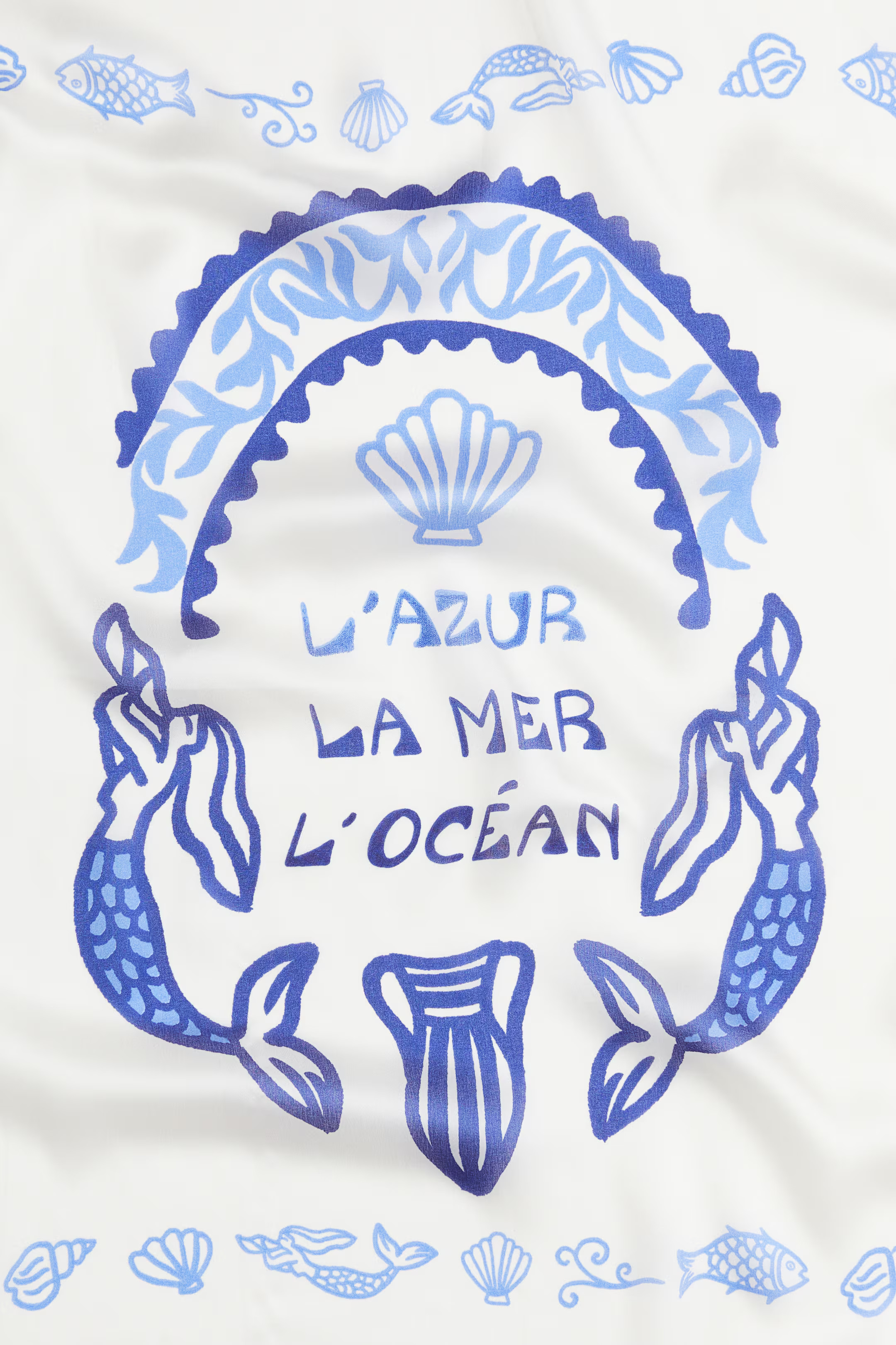 Patterned scarf | H&M (UK, MY, IN, SG, PH, TW, HK)