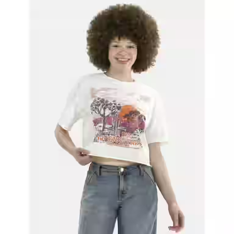 No Boundaries Boxy Cropped Graphic Tee with Short Sleeves, Women's | Walmart (US)