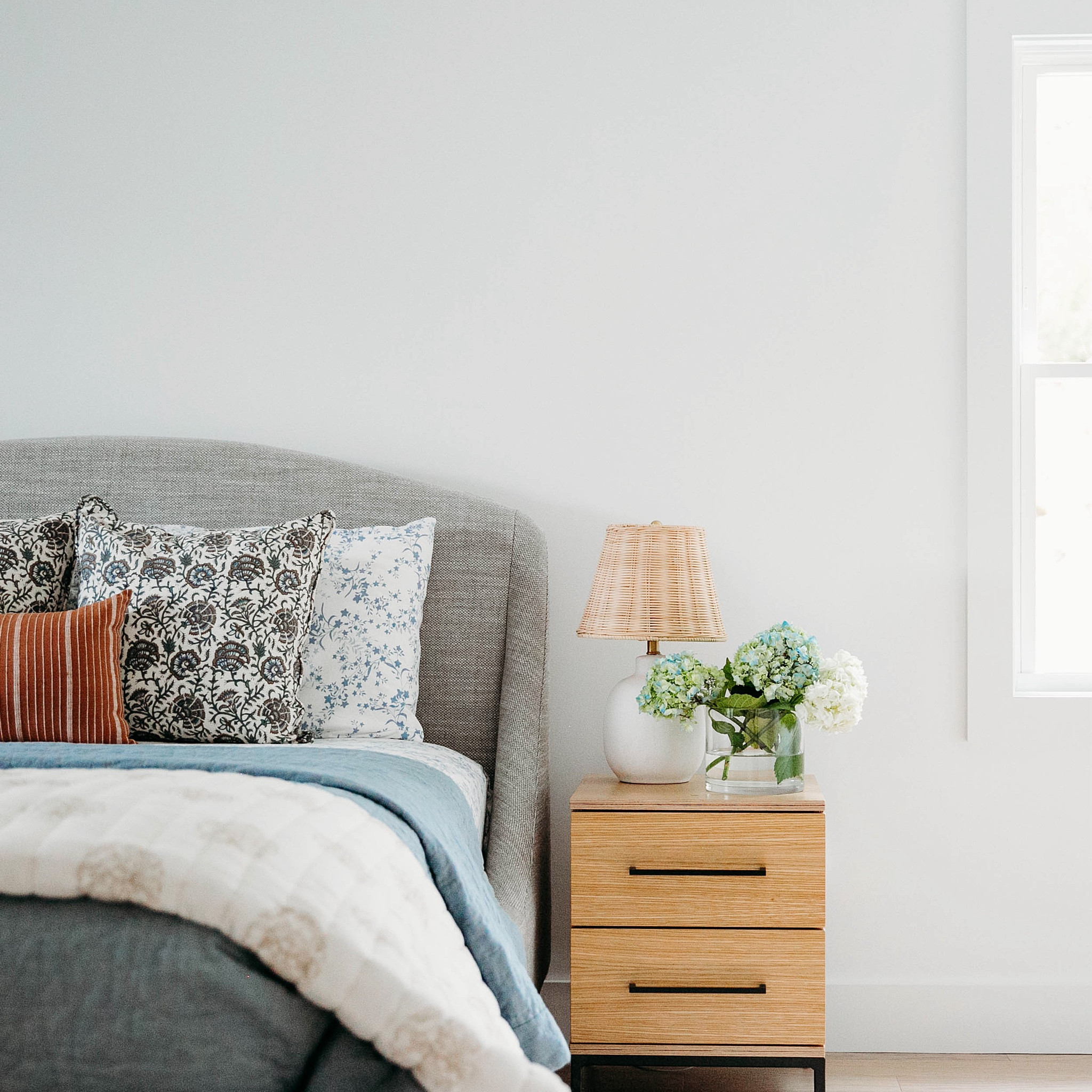 not all room updates have to incorporate major changes to have a dramatic impact. for this bedroom refresh with #dwelloctoberstudio, we made simple cosmetic updates, but kept the floor plan the same to create a big impact. the result was a tranquil and modern bedroom space. #dwelloctober

#LTKhome