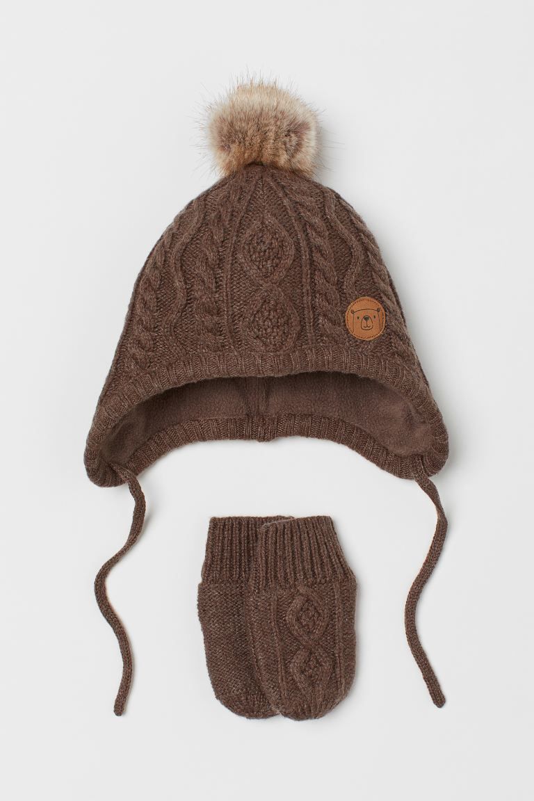 Fleece-lined set with a hat and mittens in a soft cable knit. Hat with faux fur pompom at top, sm... | H&M (US)