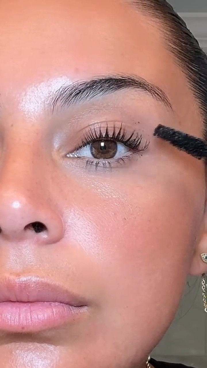 No-makeup makeup using just 4 products.
No filter needed!
@merit complexion stick shade
“camel”
@charlottetilbury flawless filter shade “6.5”
@patricktabeauty blush shade “she’s wanted”
@essencemakeup lash princess mascara

#MakeupNoMakeup #GRWM #makeuptutorial