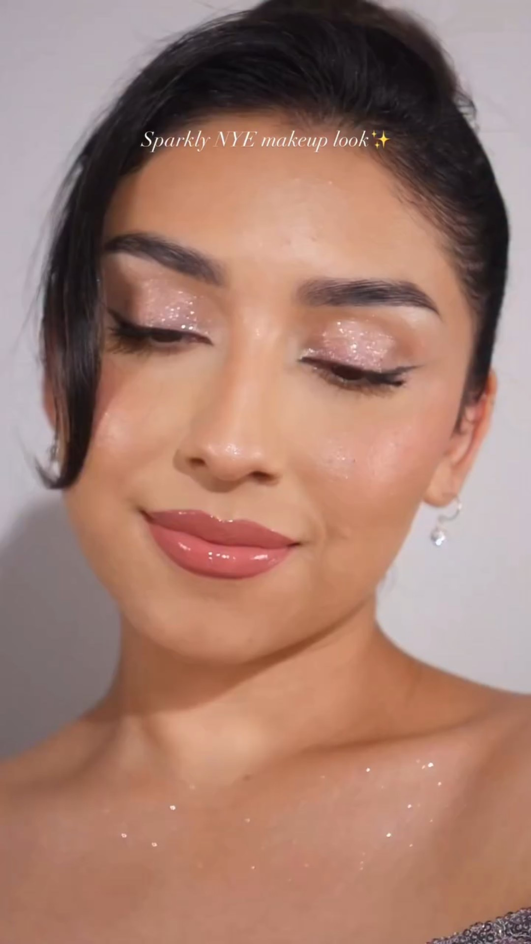 NYE sparkly makeup ✨ using @fentybeauty 
Gloss Bomb Stix High-Shine Stick in Is It Fu$$y,
Hella Thicc Volumizing Mascara in Cuz I’m Black, and
Diamond Bomb All-Over Diamond Veil in How Many Carats?! 💎 #nyemakeup #nyeglam #sparklymakeup