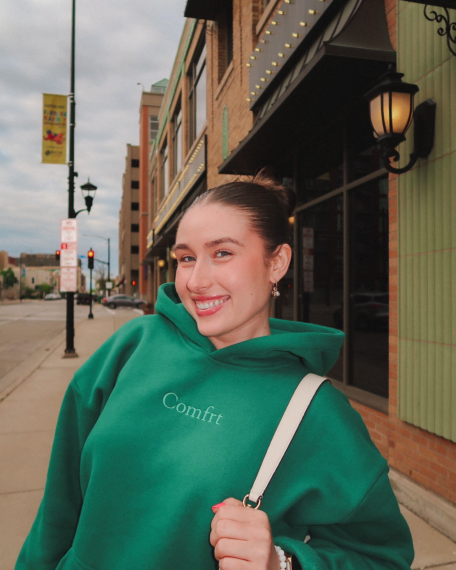 Comfrt Signature Set 💚

Absolutely obsessed with this set! Been living in it recently :))

•Signature Hoodie in Teal size L (extra oversized)
•Signature Sweatpants in Teal size M 

Loving the oversized look with the softest heavyweight fabric <3 

I am 5’8 and they are long enough for me! (finally 😭)

#Comfrt
#Sweatset
#SignatureFitBundle


#LTKSaleAlert #LTKActive #LTKTravel