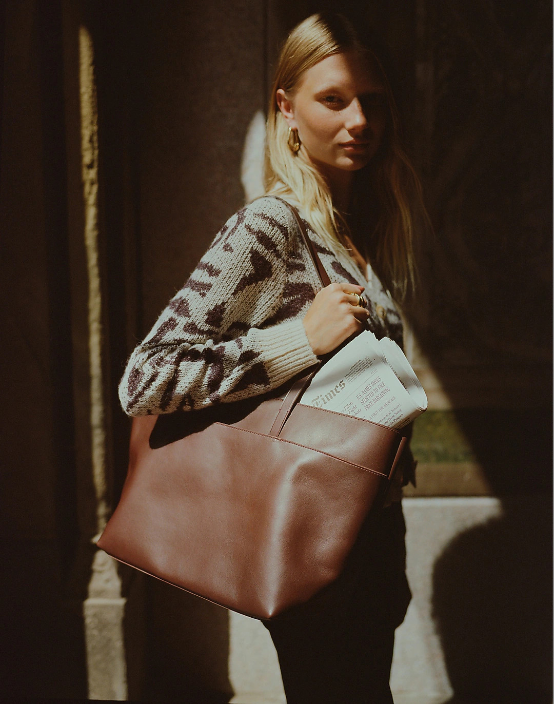 The Zip-Top Essential Tote in Leather | Madewell