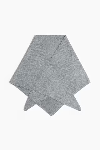 Garter-stitched triangle scarf | H&M (US + CA)