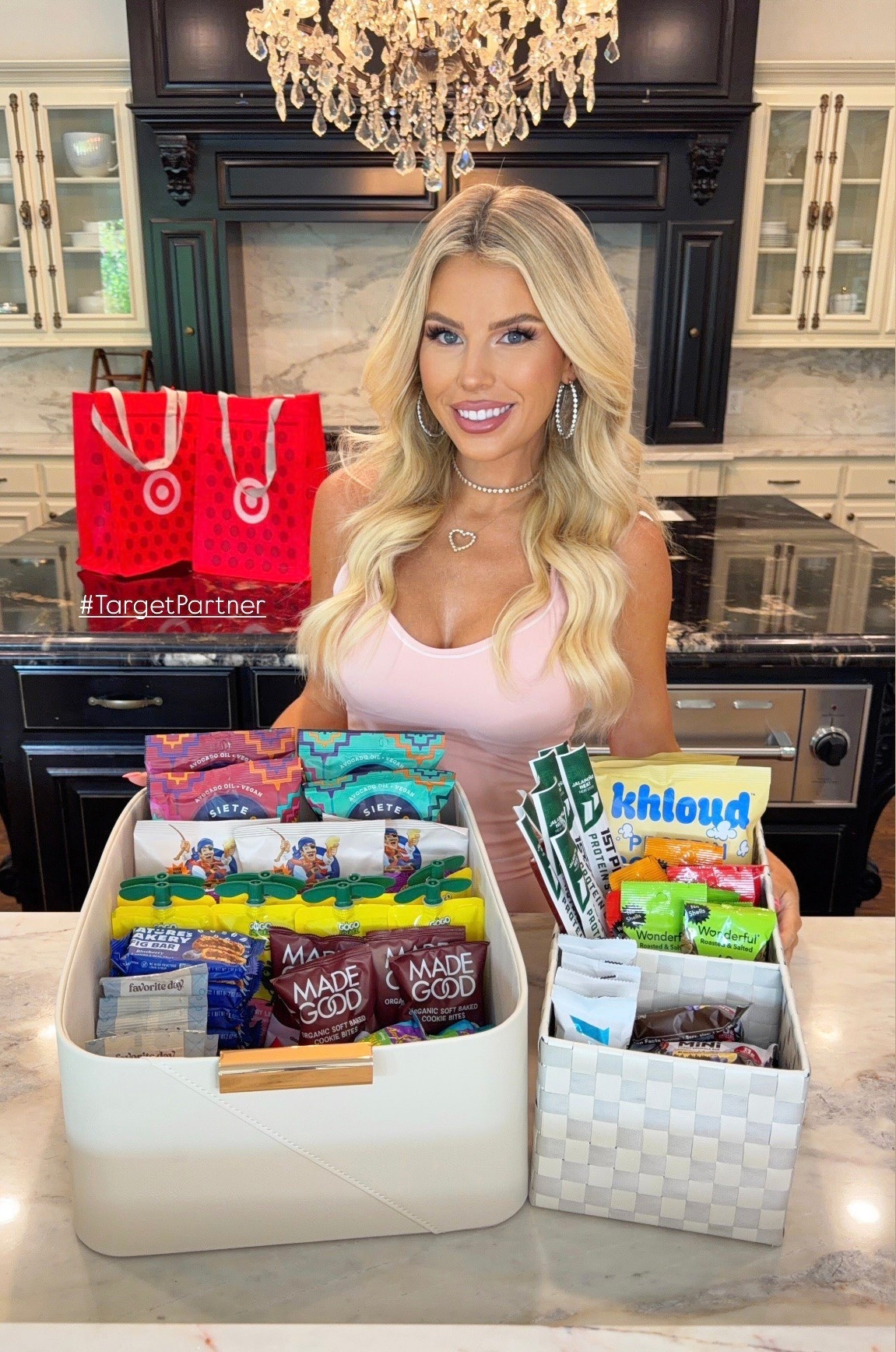 #TargetPartner Discover all the new better-for-you snacks at @target! We picked out our favorites today, and organized them into snack baskets for on-the-go!
Such a perfect way to get organized before back-to-school season. Shop Target for your healthy snack discovery destination!