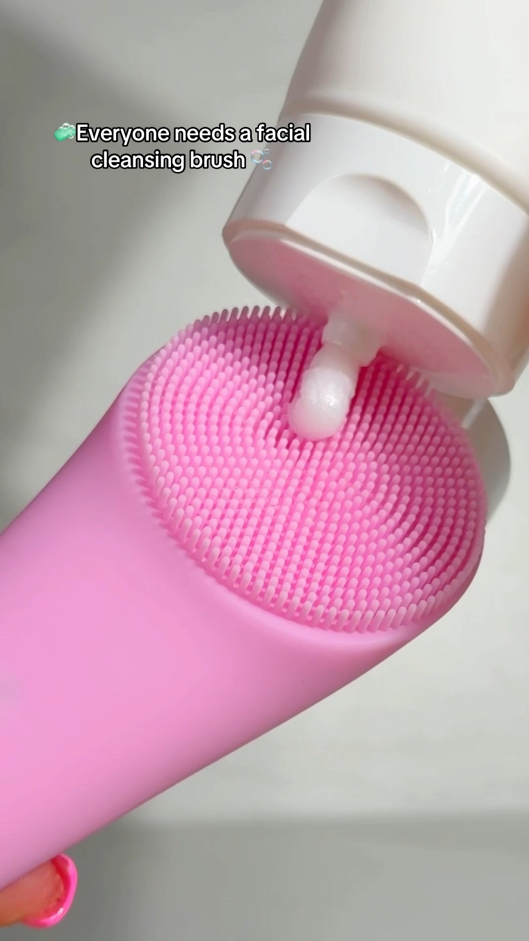 This rechargeable waterproof facial cleansing brush is amazing! It has 5 different massage settings and also it warms up on the metal end!



#LTKgrwm #LTKmorningroutine #LTKBeauty