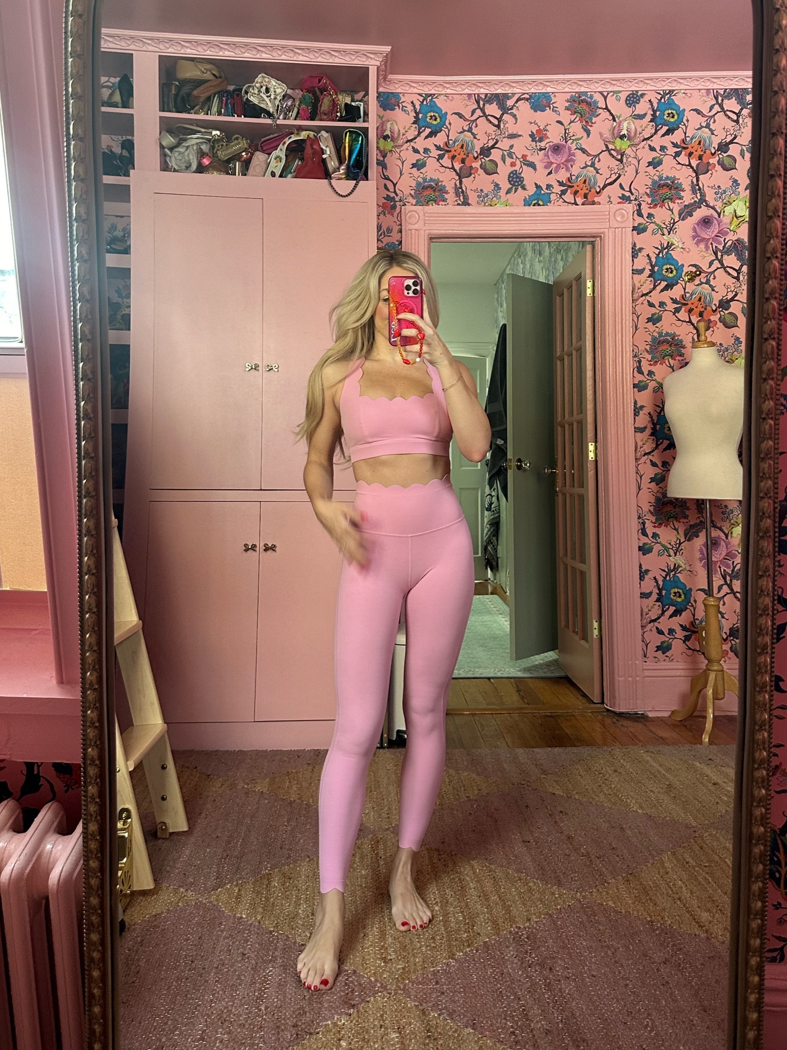 WISKII active scallop pink empire leggings and cross back bra wearing size small runs small for sure size up if between sizes 

#LTKfindsunder100 #LTKfitness #LTKfindsunder50