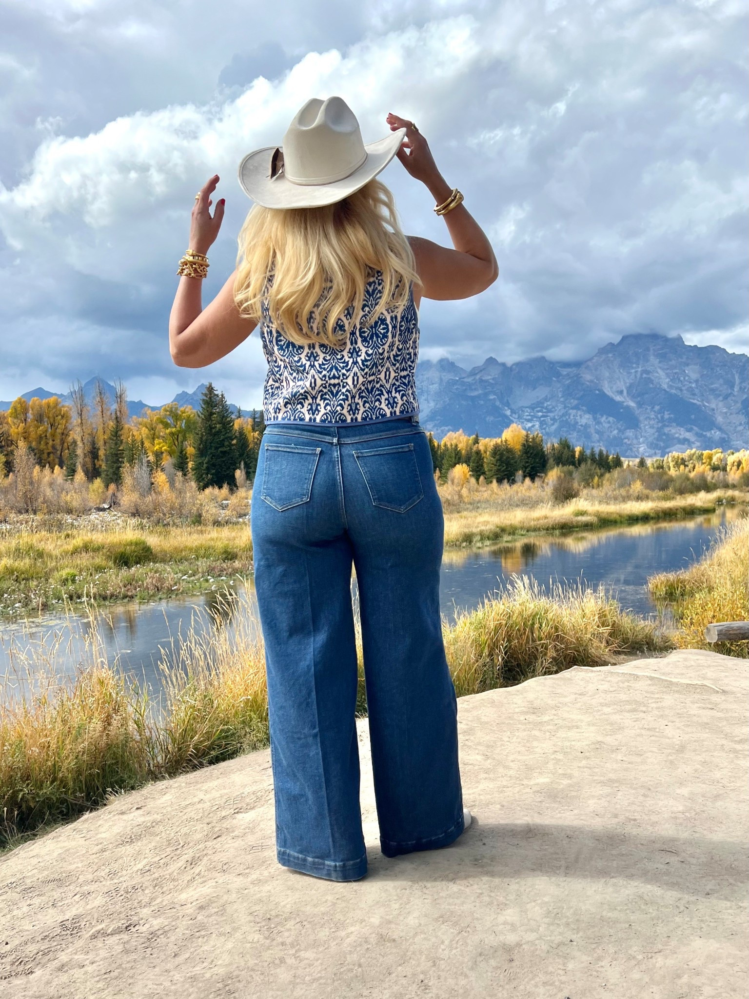 🚨LTK SPRING SALE: Love my jeans? They’re included in the LTK SPRING SALE happening 3/12/26 - 3/15/26.

👖These @Spanx wide leg jeans are pull on jeans and so comfy! I’m wearing a large and they fit true to size. The view of the Grand Teton mountains in the distance isn’t too bad either!

#spanx #jeans #spanxstyle



#LTKTravel #LTKSpringSale